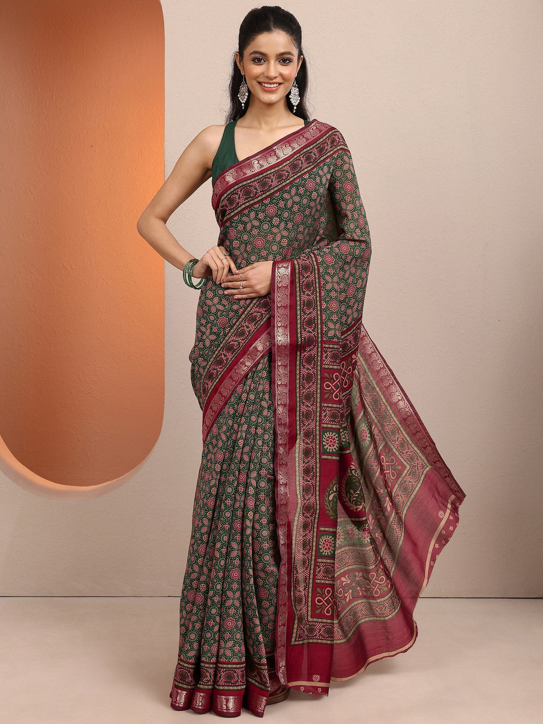 Green Printed Silk Blend Saree With Unstitched Blouse Piece