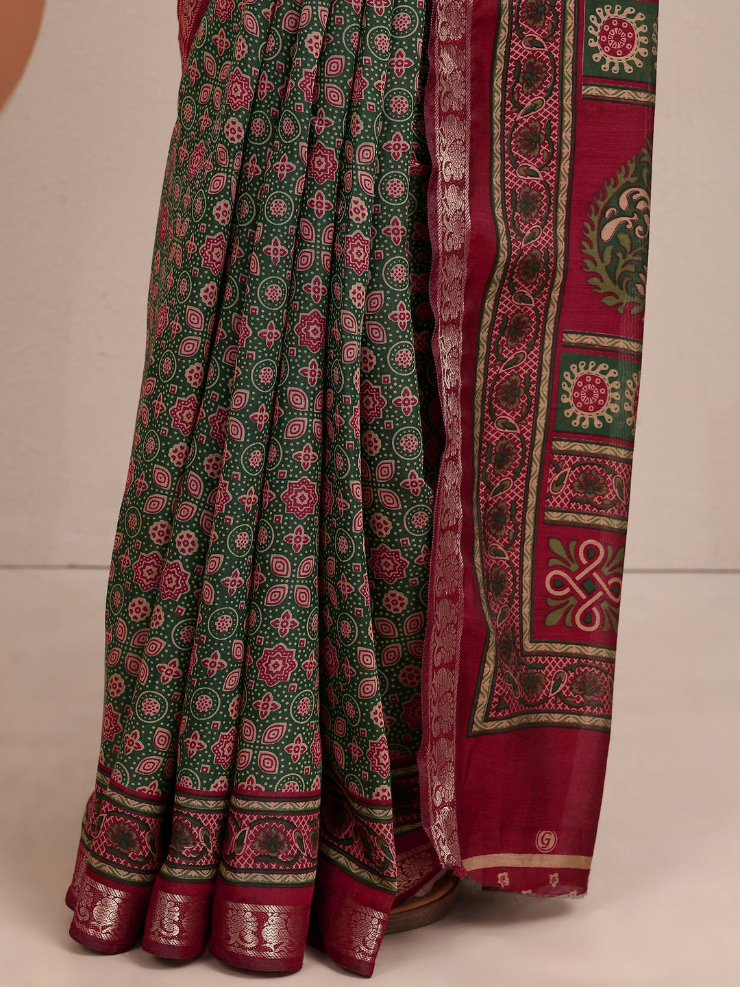  Green Printed Silk Blend Saree With Unstitched Blouse Piece 