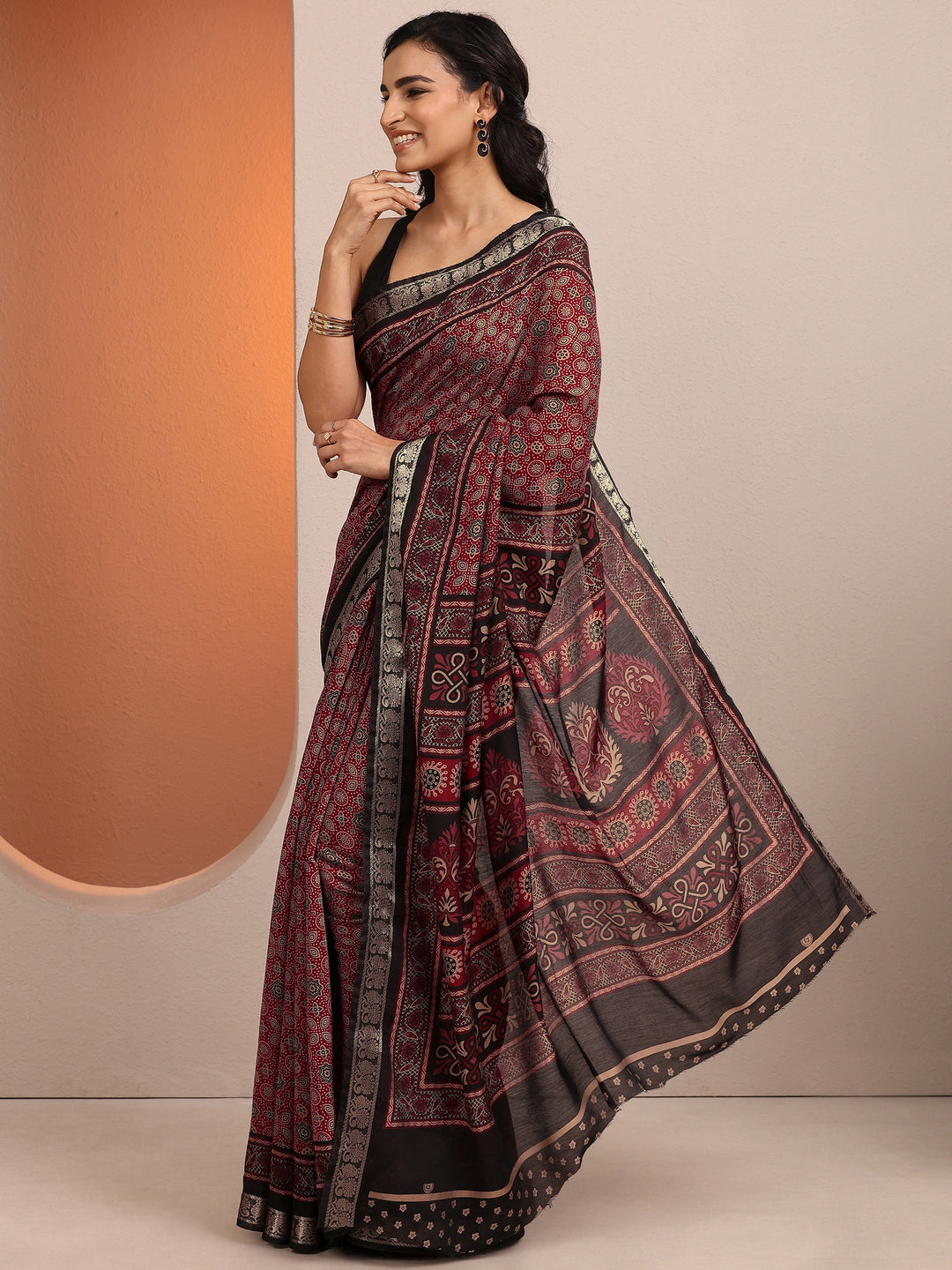  Maroon Printed Silk Blend Saree With Unstitched Blouse Piece 