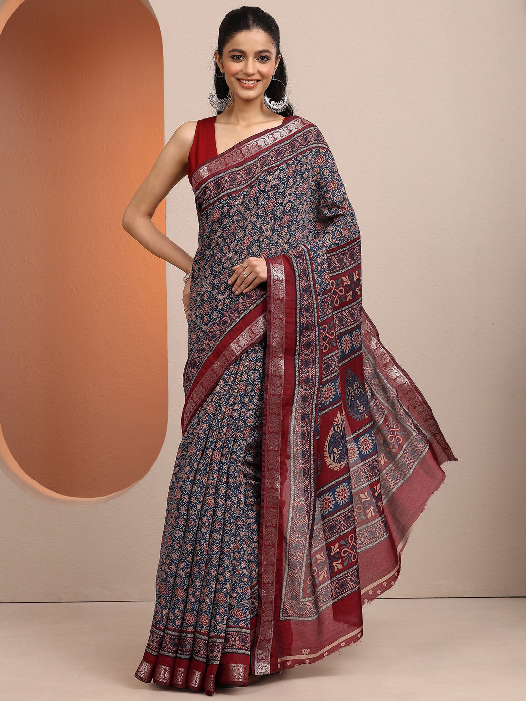Blue Printed Silk Blend Saree With Unstitched Blouse Piece