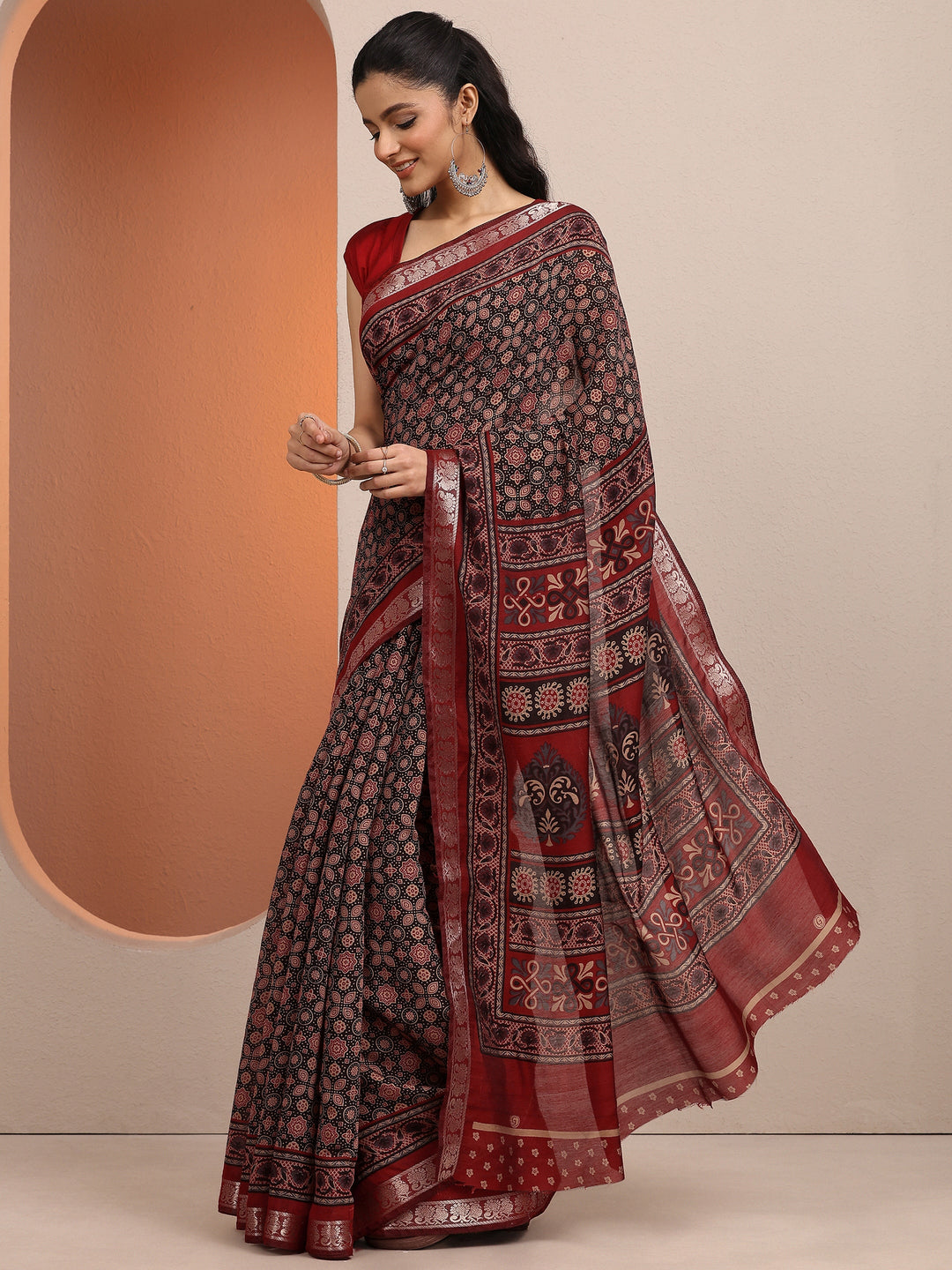  Black Printed Silk Blend Saree With Unstitched Blouse Piece 