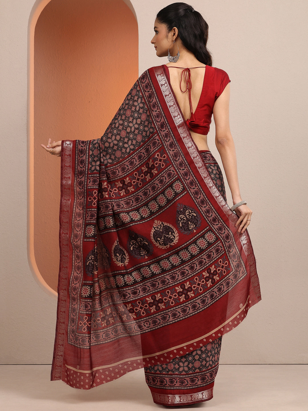  Black Printed Silk Blend Saree With Unstitched Blouse Piece 