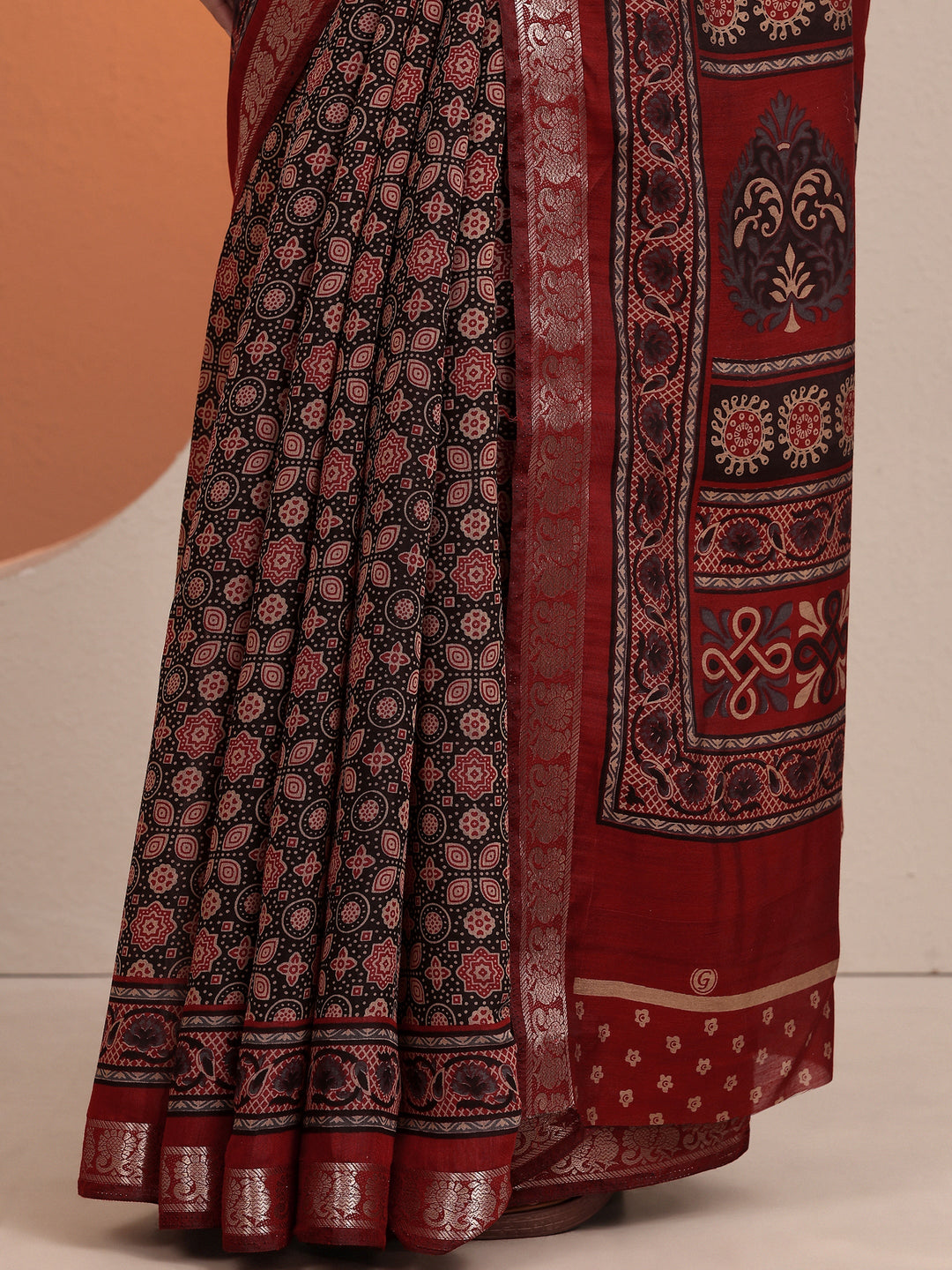  Black Printed Silk Blend Saree With Unstitched Blouse Piece 