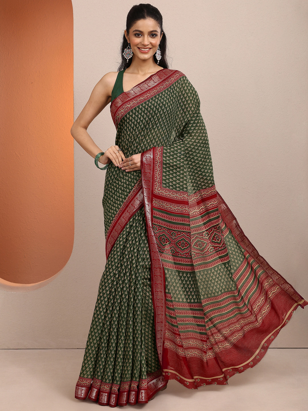 Green Printed Silk Blend Saree With Unstitched Blouse Piece
