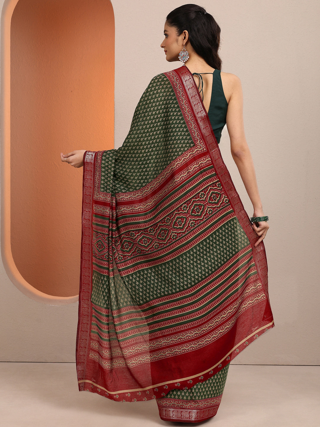  Green Printed Silk Blend Saree With Unstitched Blouse Piece 