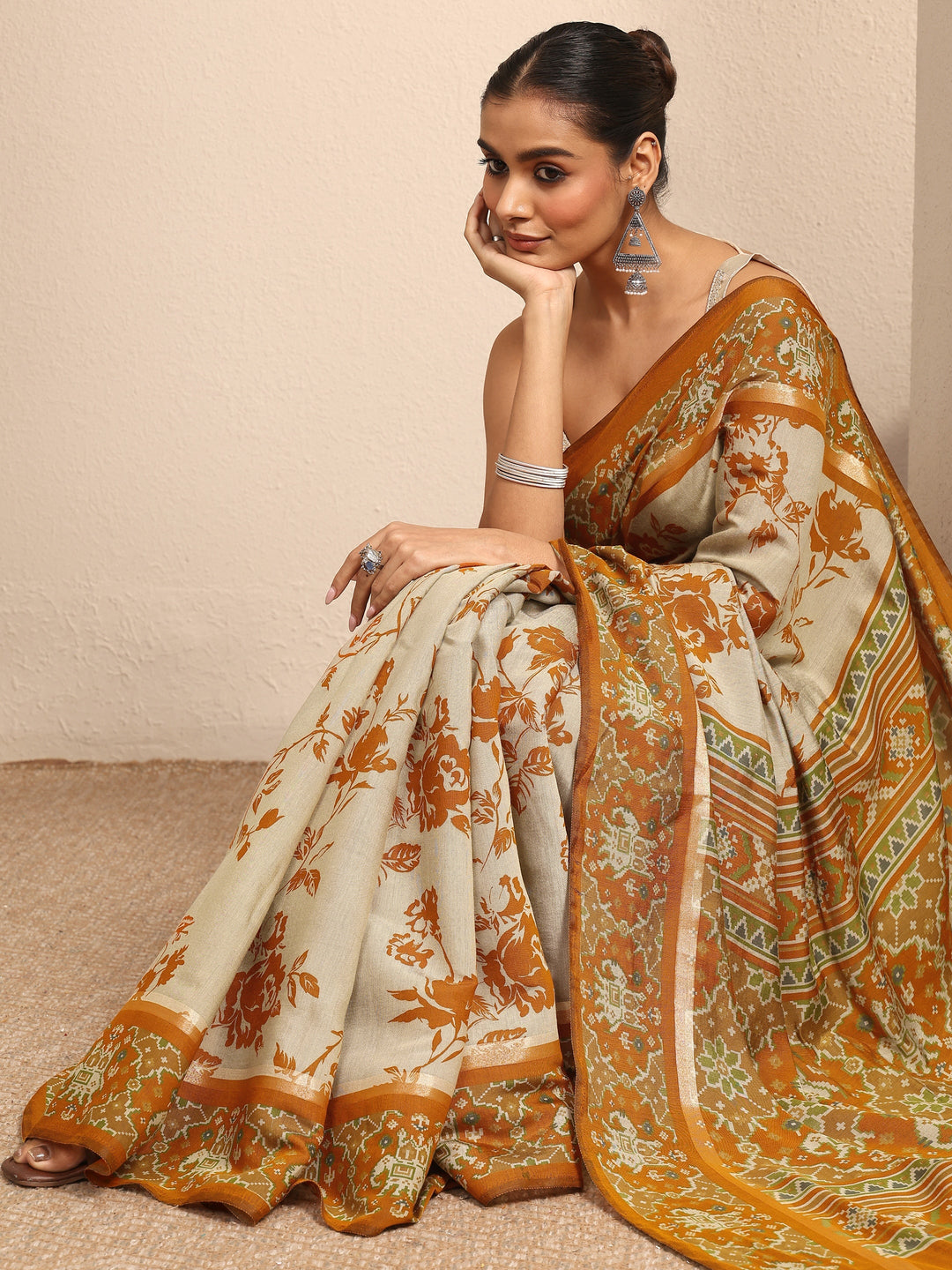  Beige Printed Silk Blend Saree With Unstitched Blouse Piece 