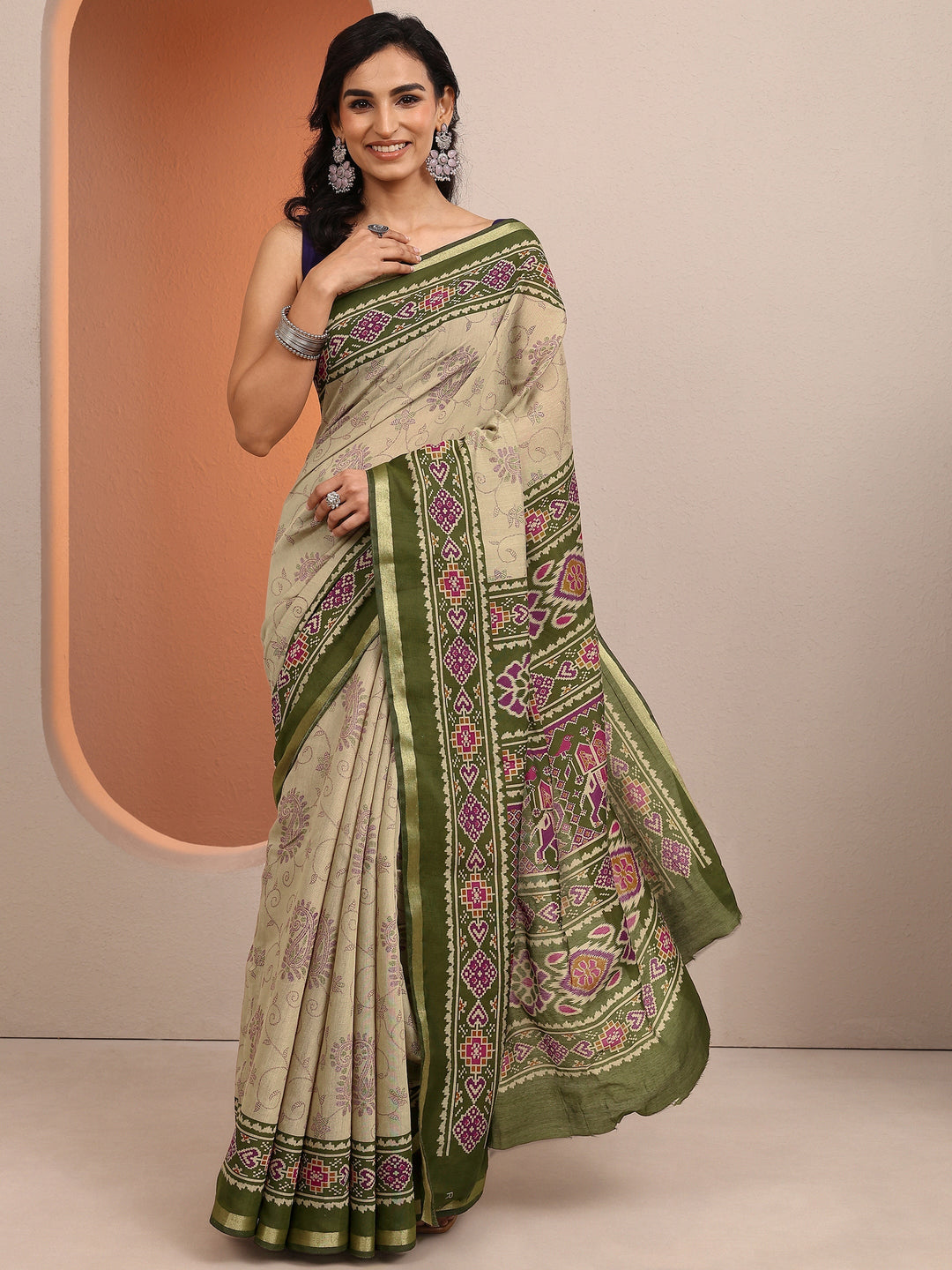 Beige Paisley Printed Silk Blend Saree With Unstitched Blouse Piece
