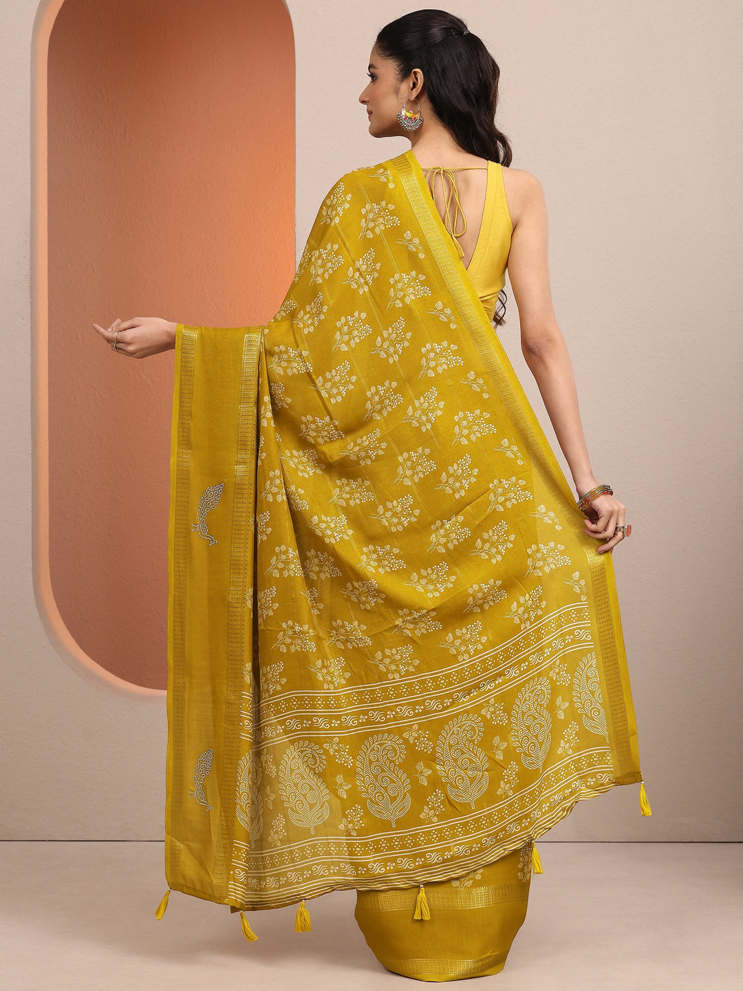  Mustard Printed Silk Blend Saree With Unstitched Blouse Piece 