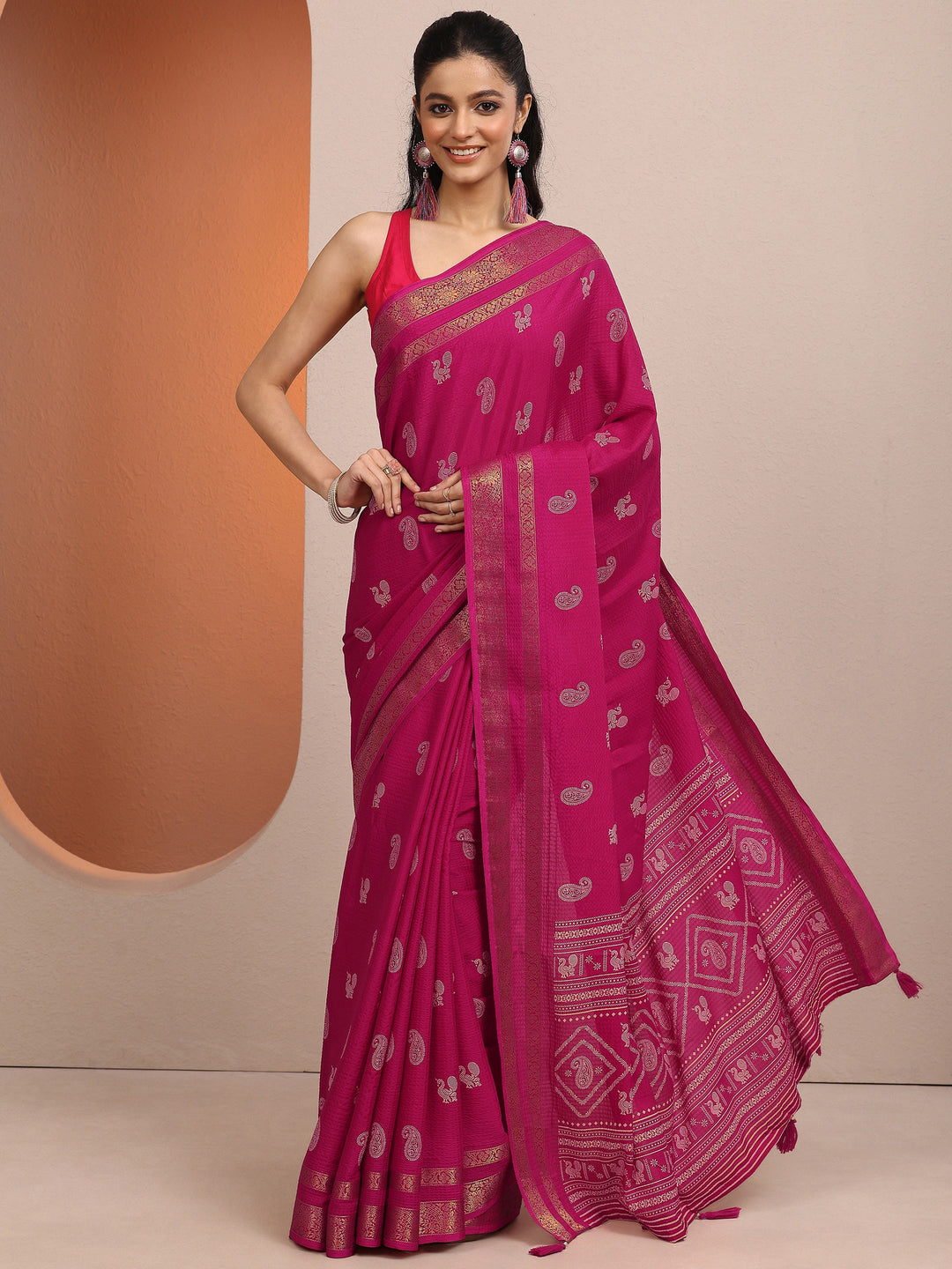 Pink Paisley Printed Silk Blend Saree With Unstitched Blouse Piece
