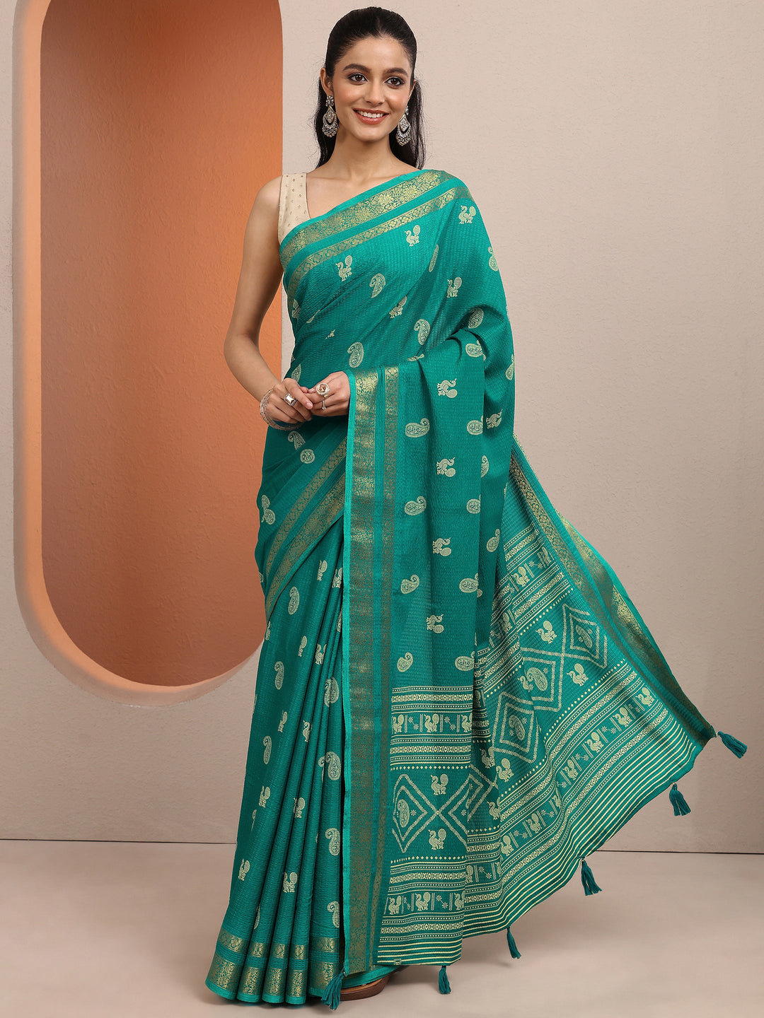  Green Paisley Printed Silk Blend Saree With Unstitched Blouse Piece 