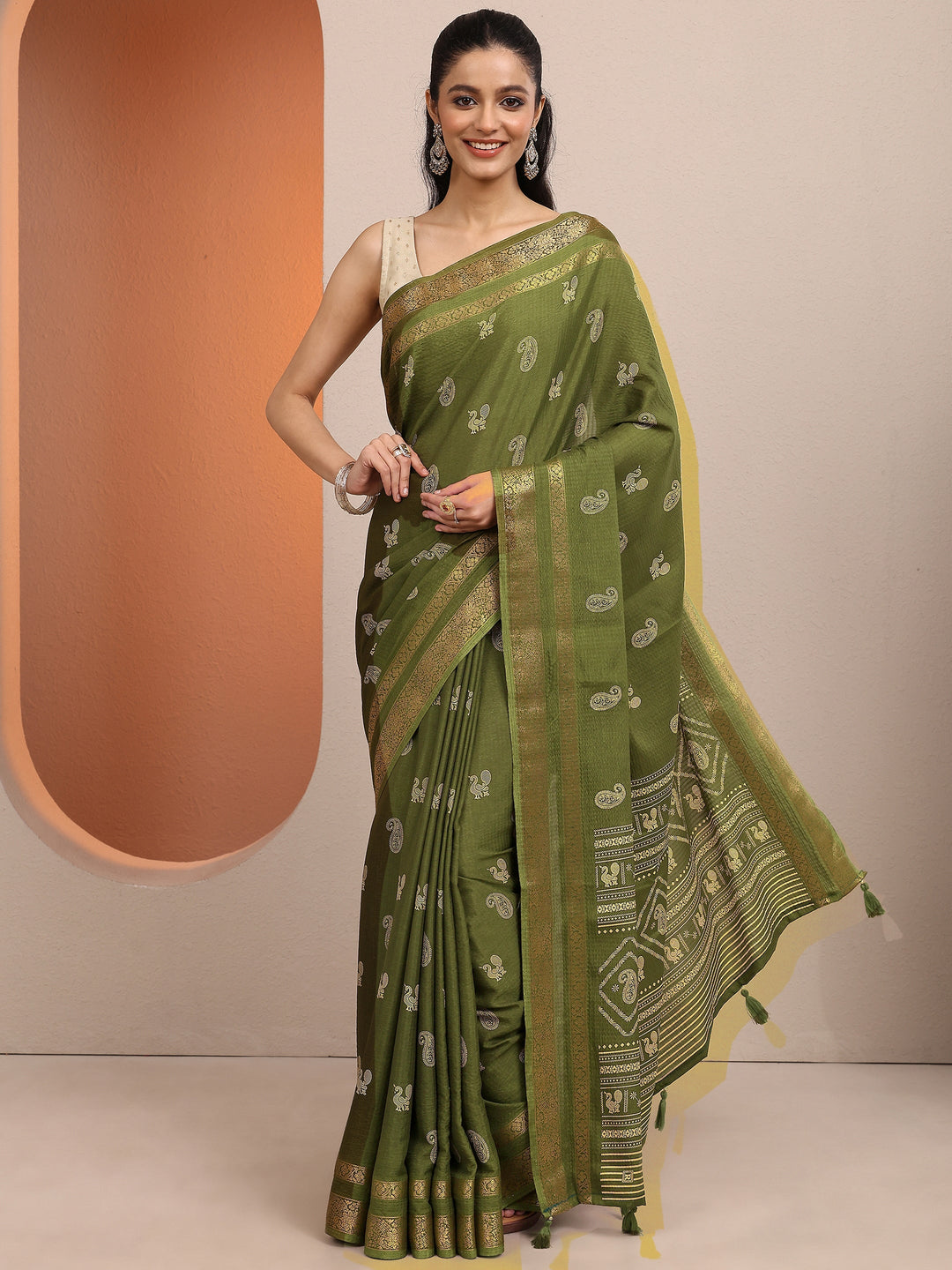 Olive Paisley Printed Silk Blend Saree With Unstitched Blouse Piece