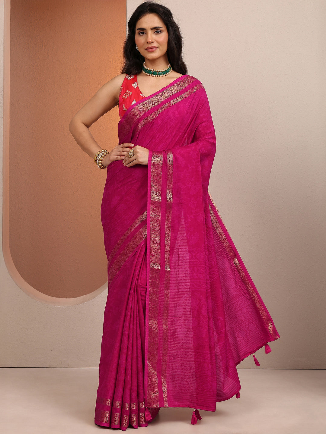 Pink Printed Silk Blend Saree With Unstitched Blouse Piece