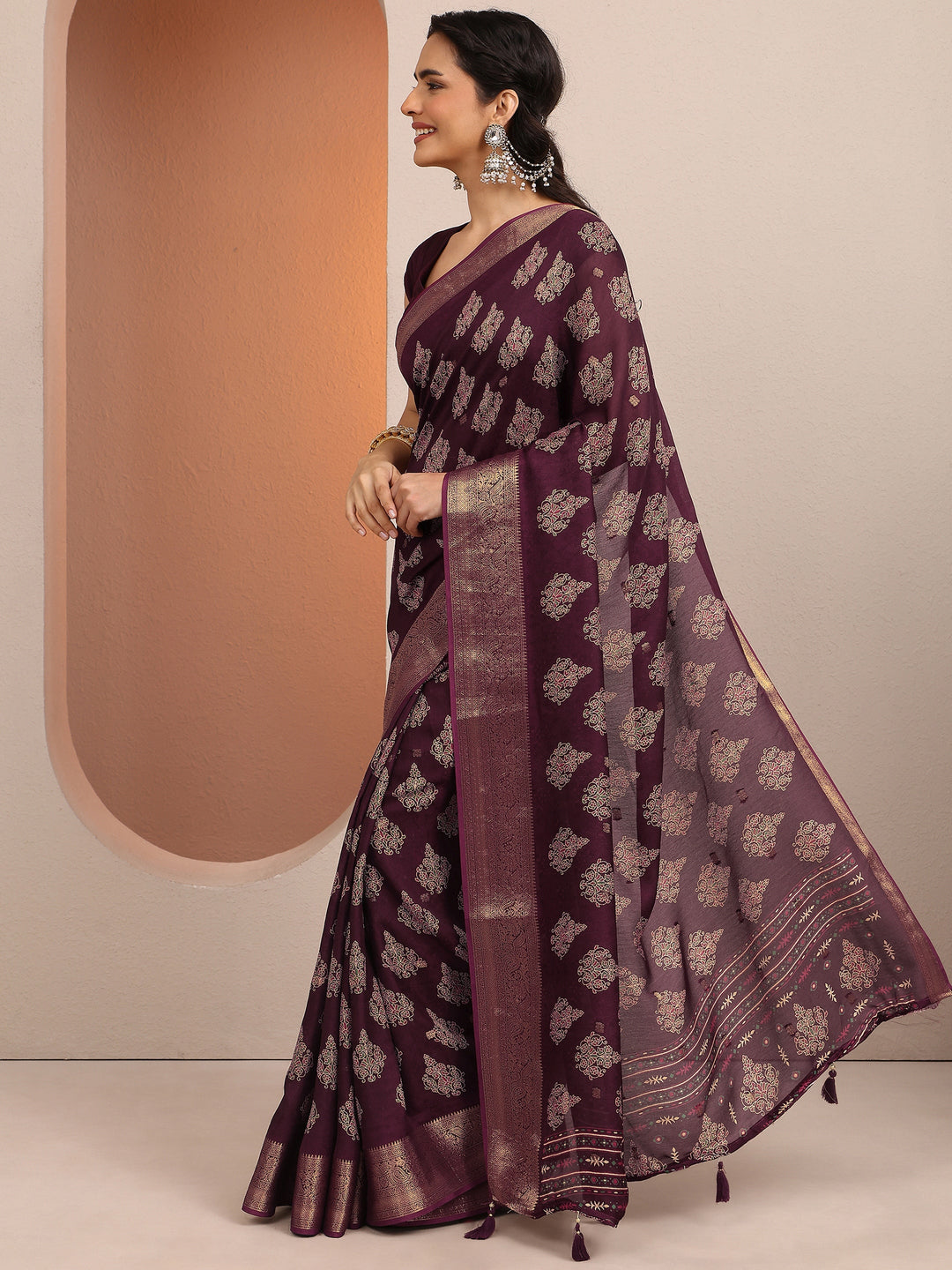 Maroon Printed Silk Blend Saree With Unstitched Blouse Piece