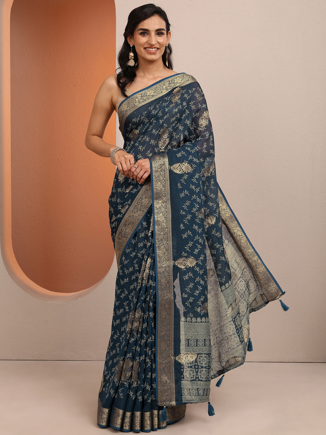 Blue Printed Silk Blend Saree With Unstitched Blouse Piece