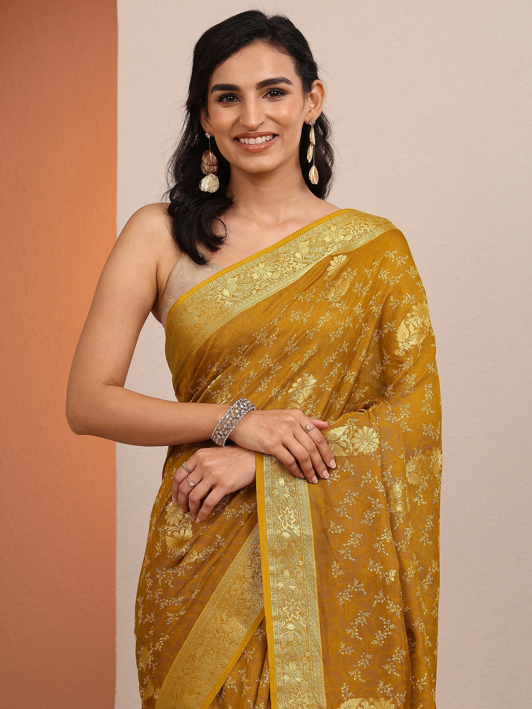  Mustard Printed Silk Blend Saree With Unstitched Blouse Piece 