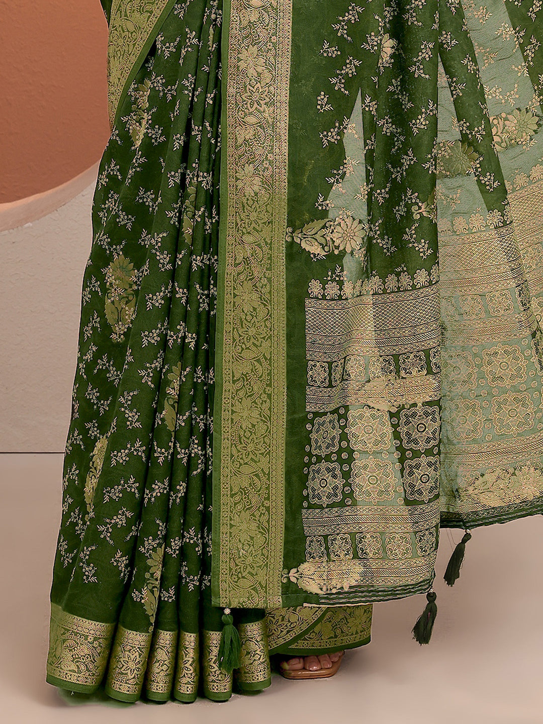  Green Printed Silk Blend Saree With Unstitched Blouse Piece 