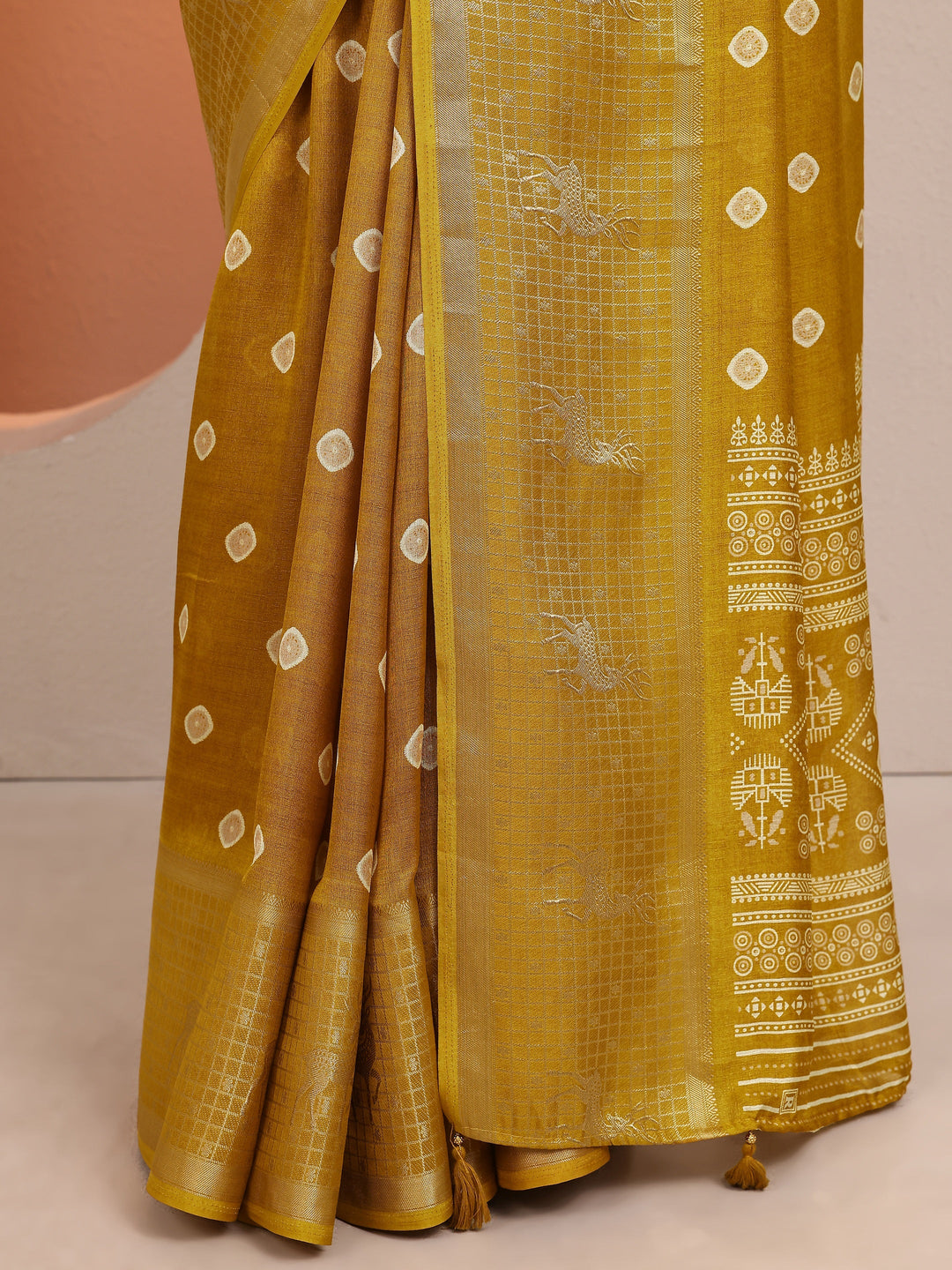  Mustard Printed Silk Blend Saree With Unstitched Blouse Piece 