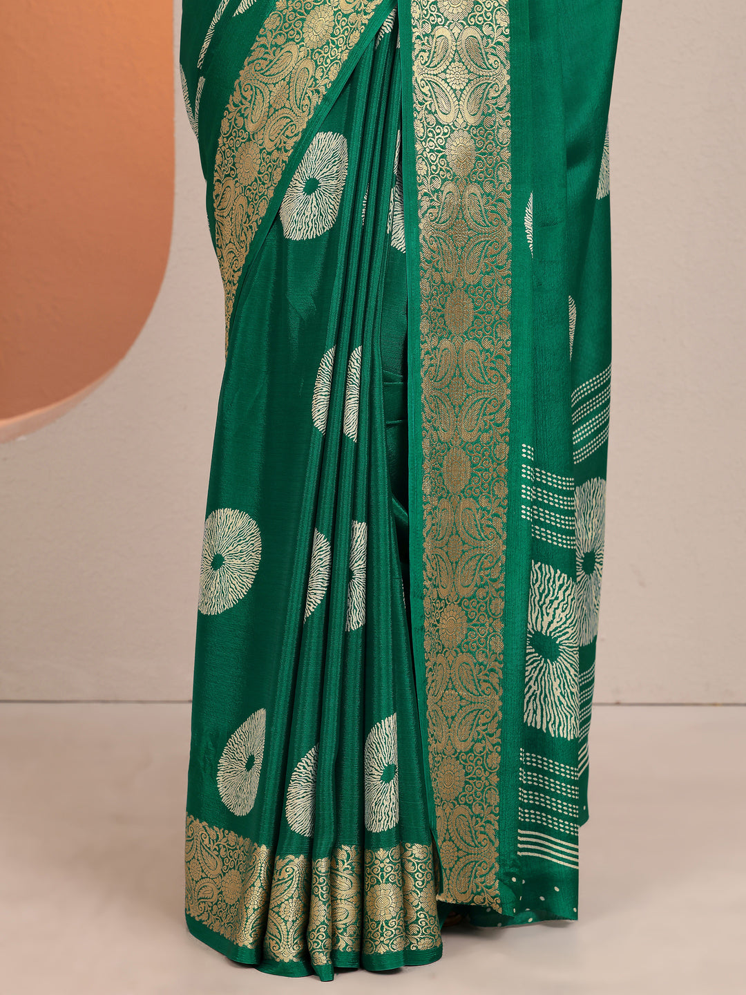  Green Geometric Printed Silk Blend Saree With Unstitched Blouse Piece 