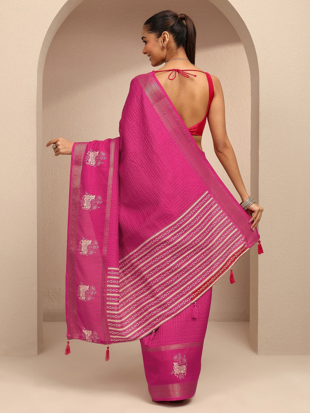  Magenta Embellished Silk Blend Saree With Unstitched Blouse Piece 