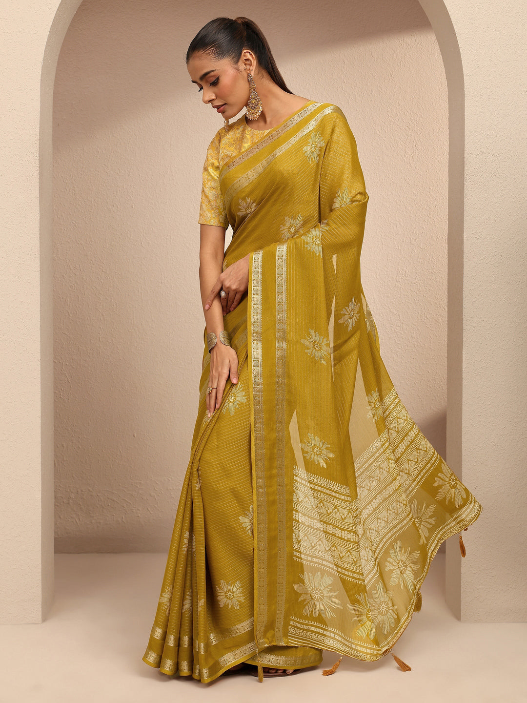  Mustard Printed Silk Blend Saree With Unstitched Blouse Piece 