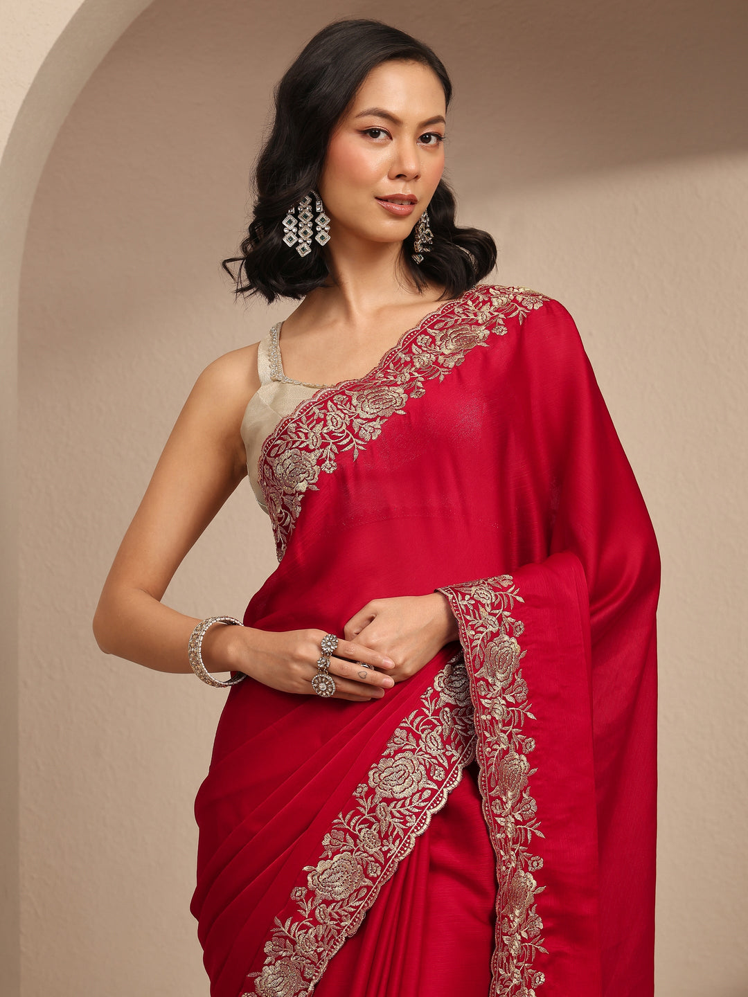  Red Embroidered Silk Blend Saree With Unstitched Blouse Piece 