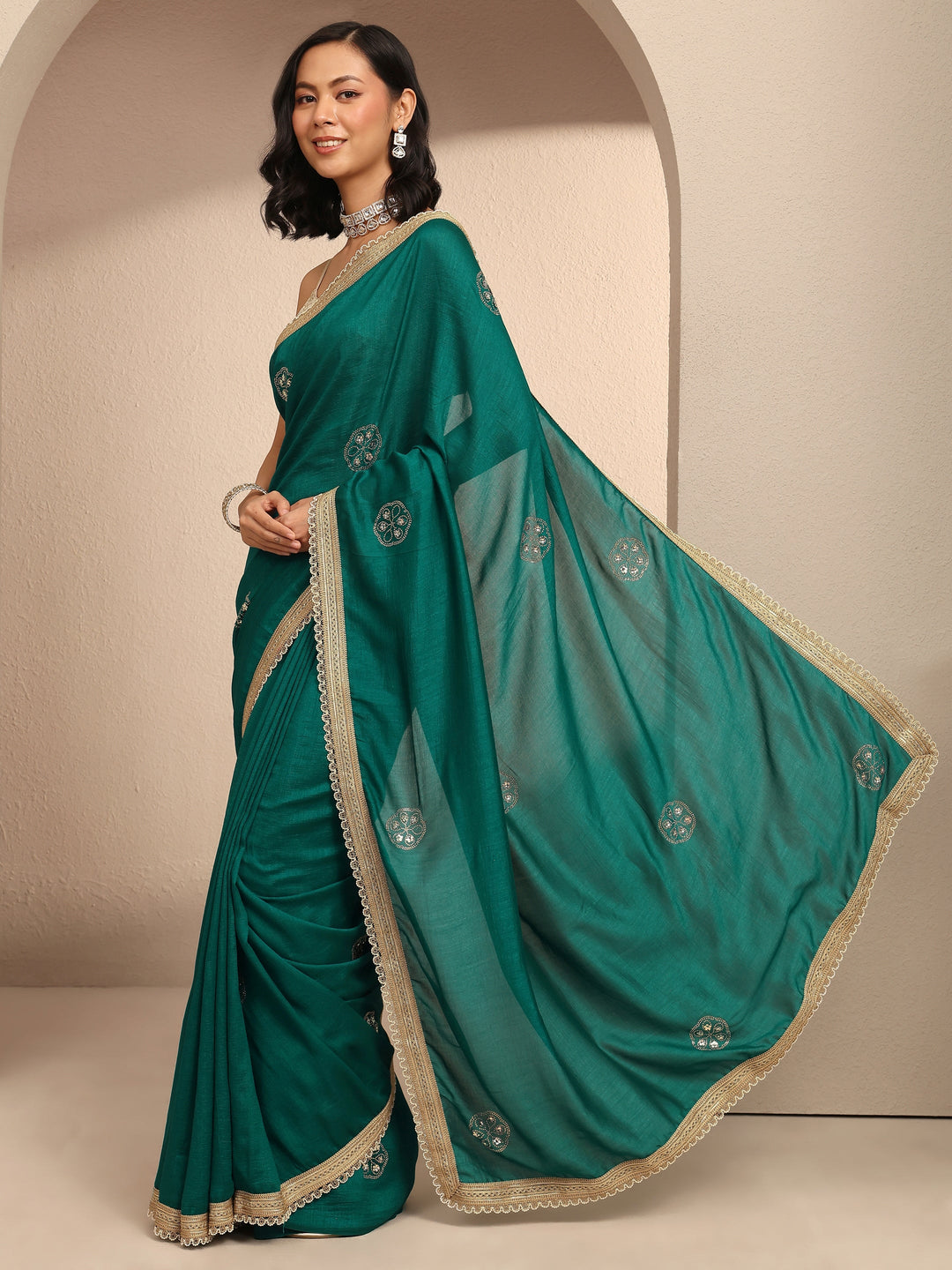  Green Embellished Silk Blend Saree With Unstitched Blouse Piece 