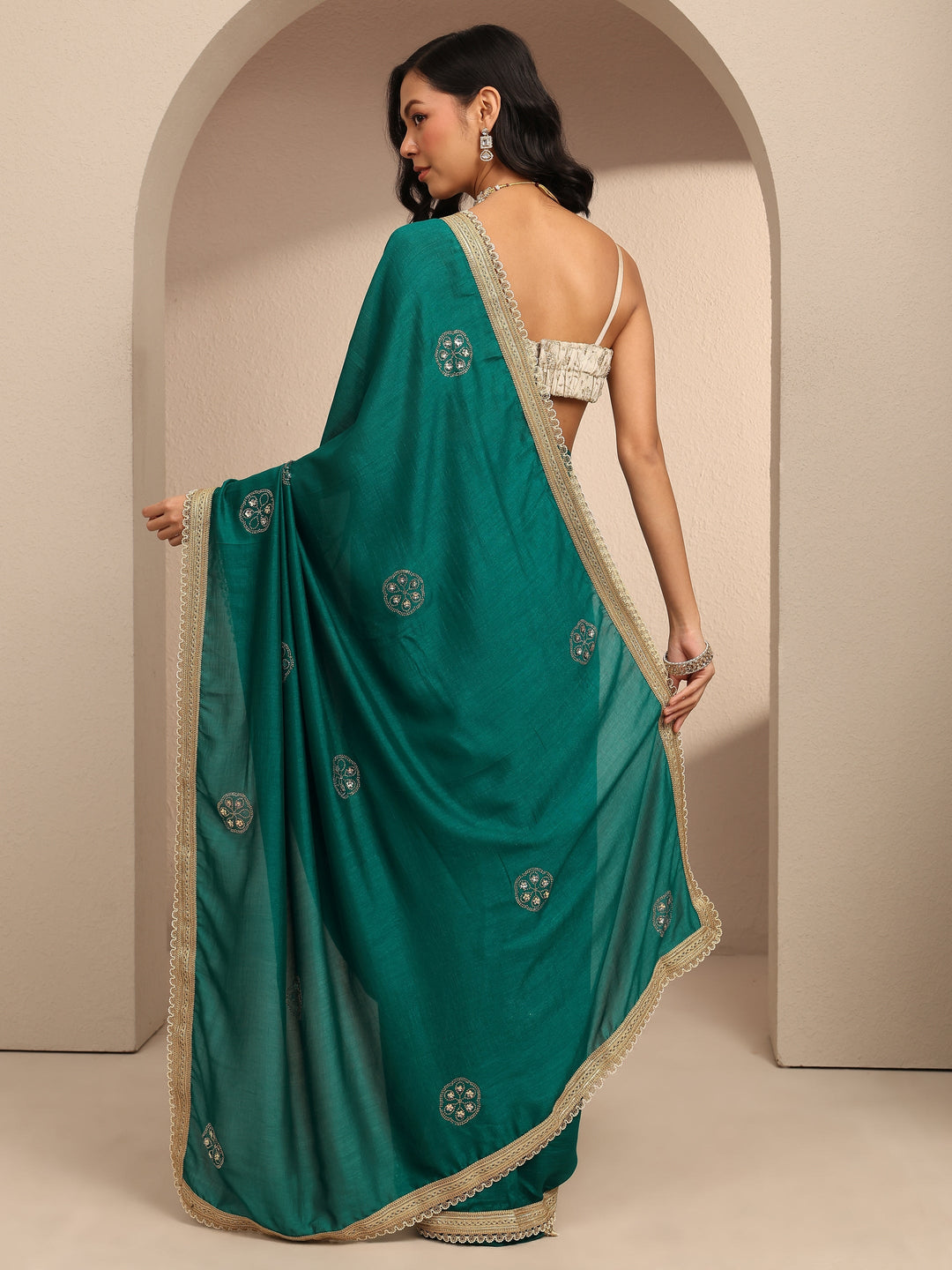  Green Embellished Silk Blend Saree With Unstitched Blouse Piece 
