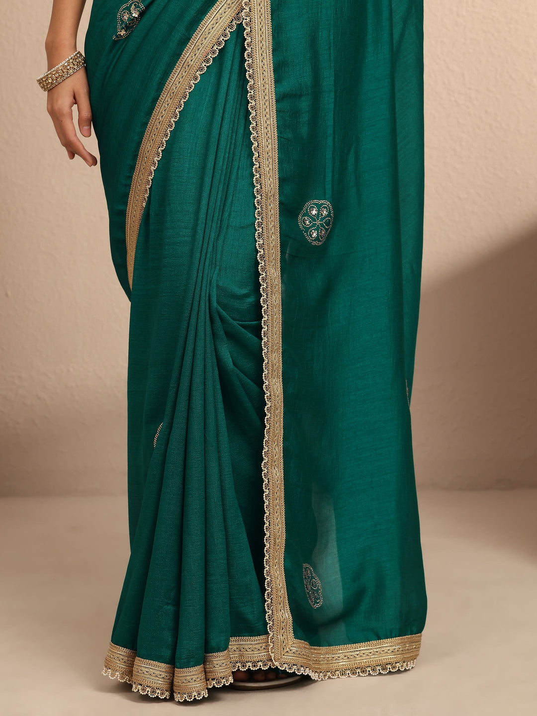  Green Embellished Silk Blend Saree With Unstitched Blouse Piece 