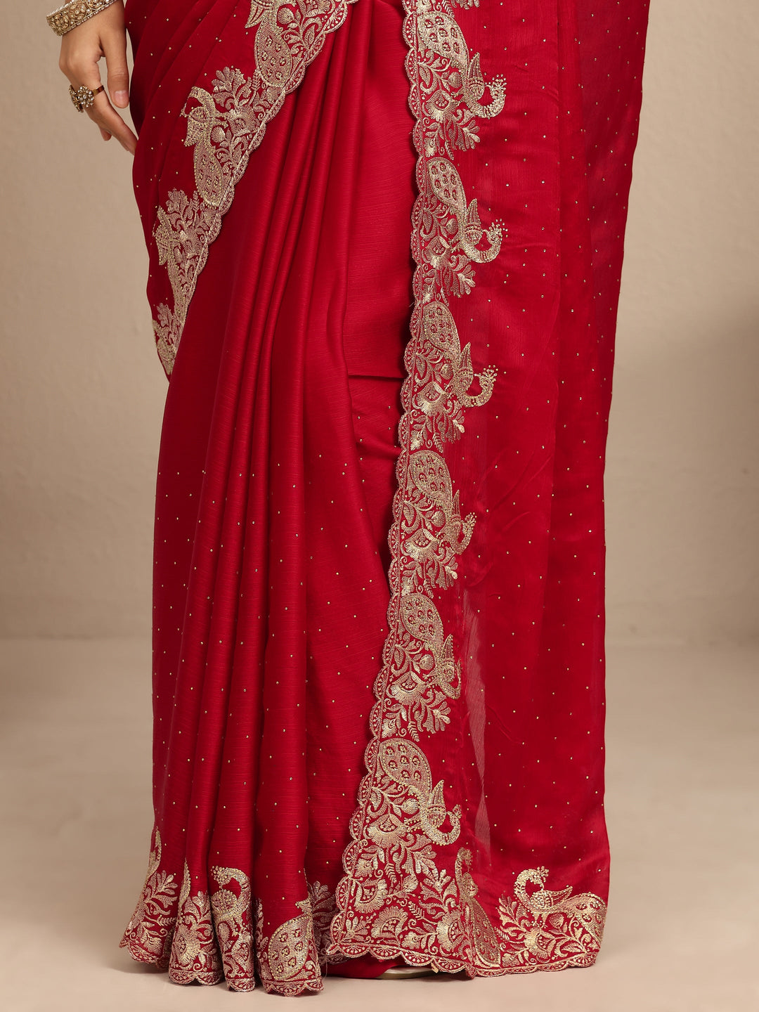  Red Embellished Silk Blend Saree With Unstitched Blouse Piece 