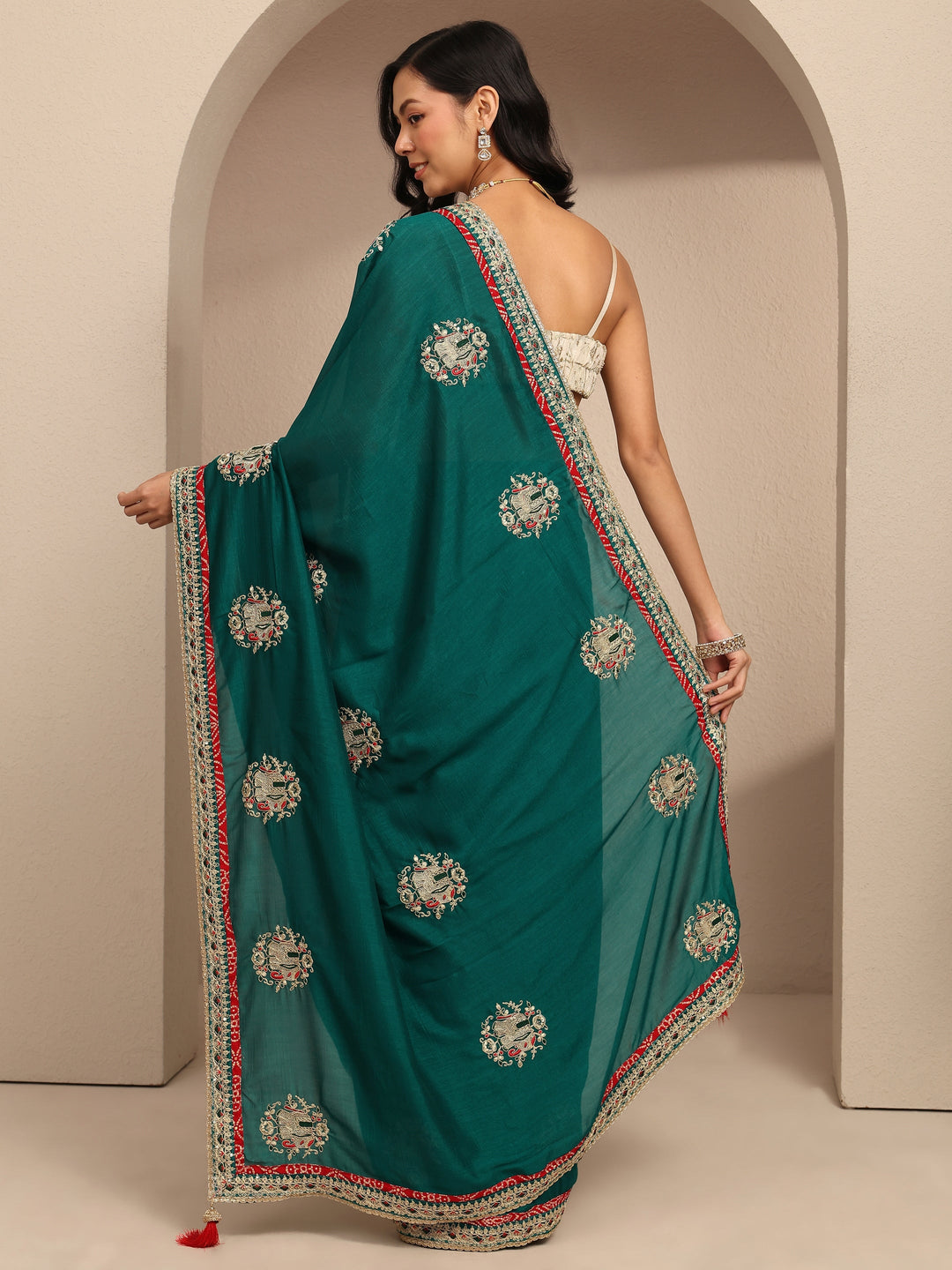  Green Embroidered Silk Blend Saree With Unstitched Blouse Piece 