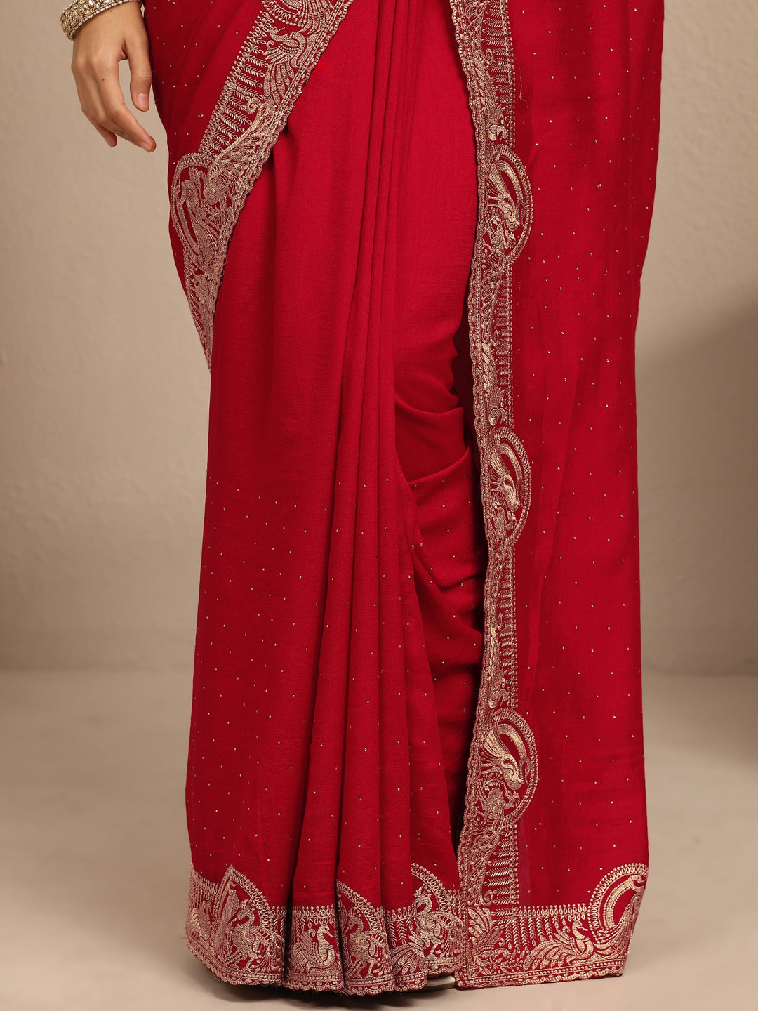  Red Embellished Silk Blend Saree With Unstitched Blouse Piece 