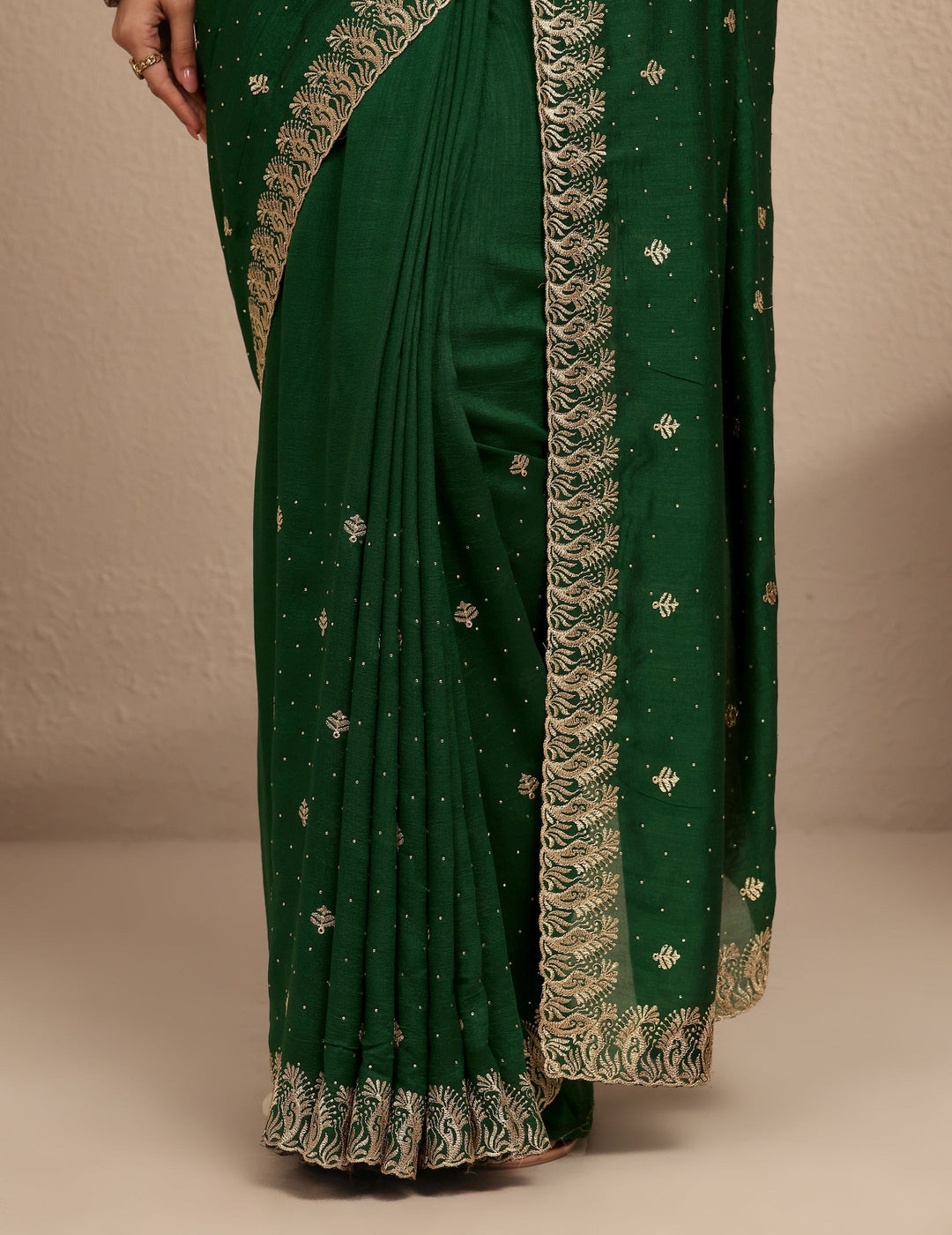  Green Embroidered Silk Blend Saree With Unstitched Blouse Piece 