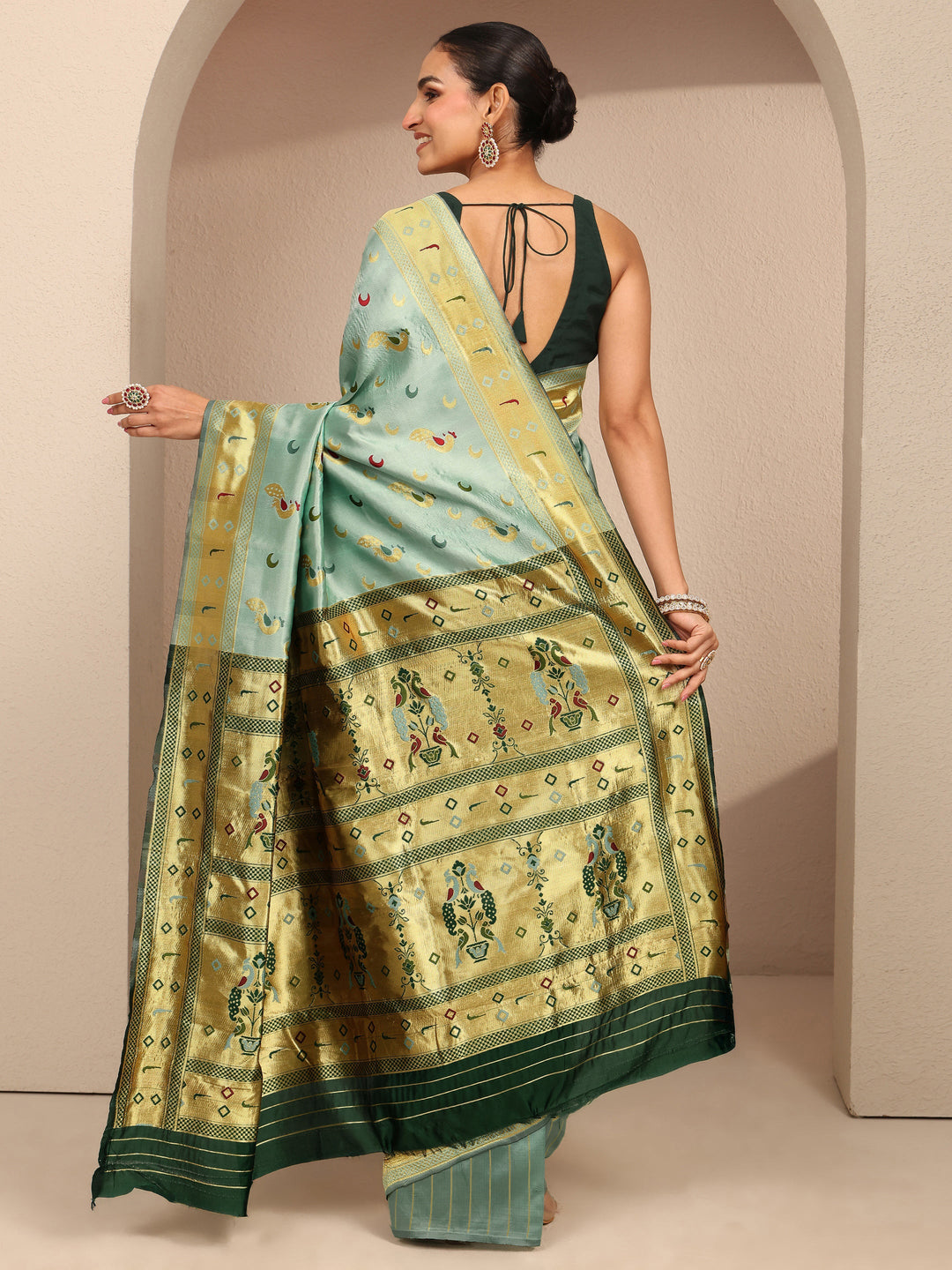  Grey Woven Design Silk Blend Banarasi Saree With Unstitched Blouse Piece 