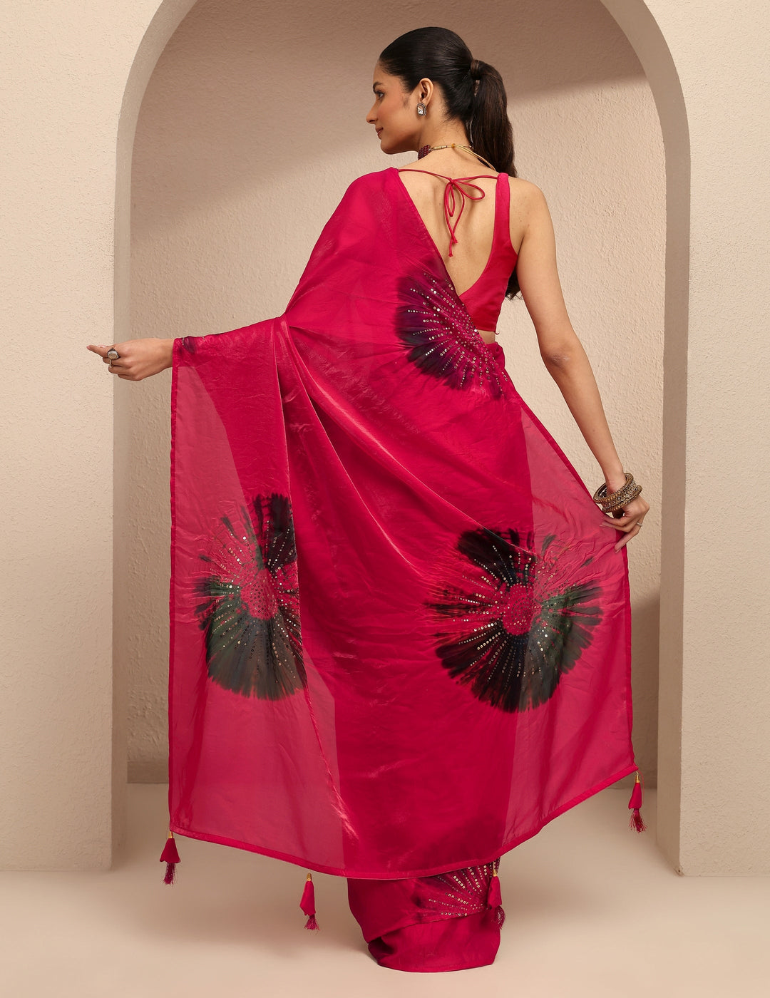  Red Geometric Embellished Silk Blend Saree With Unstitched Blouse Piece 