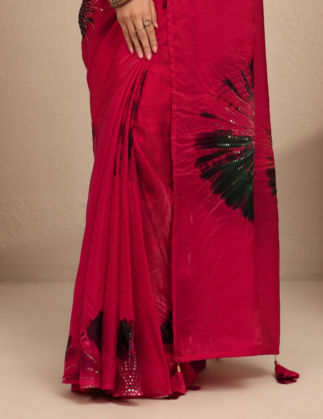 Red Geometric Embellished Silk Blend Saree With Unstitched Blouse Piece 