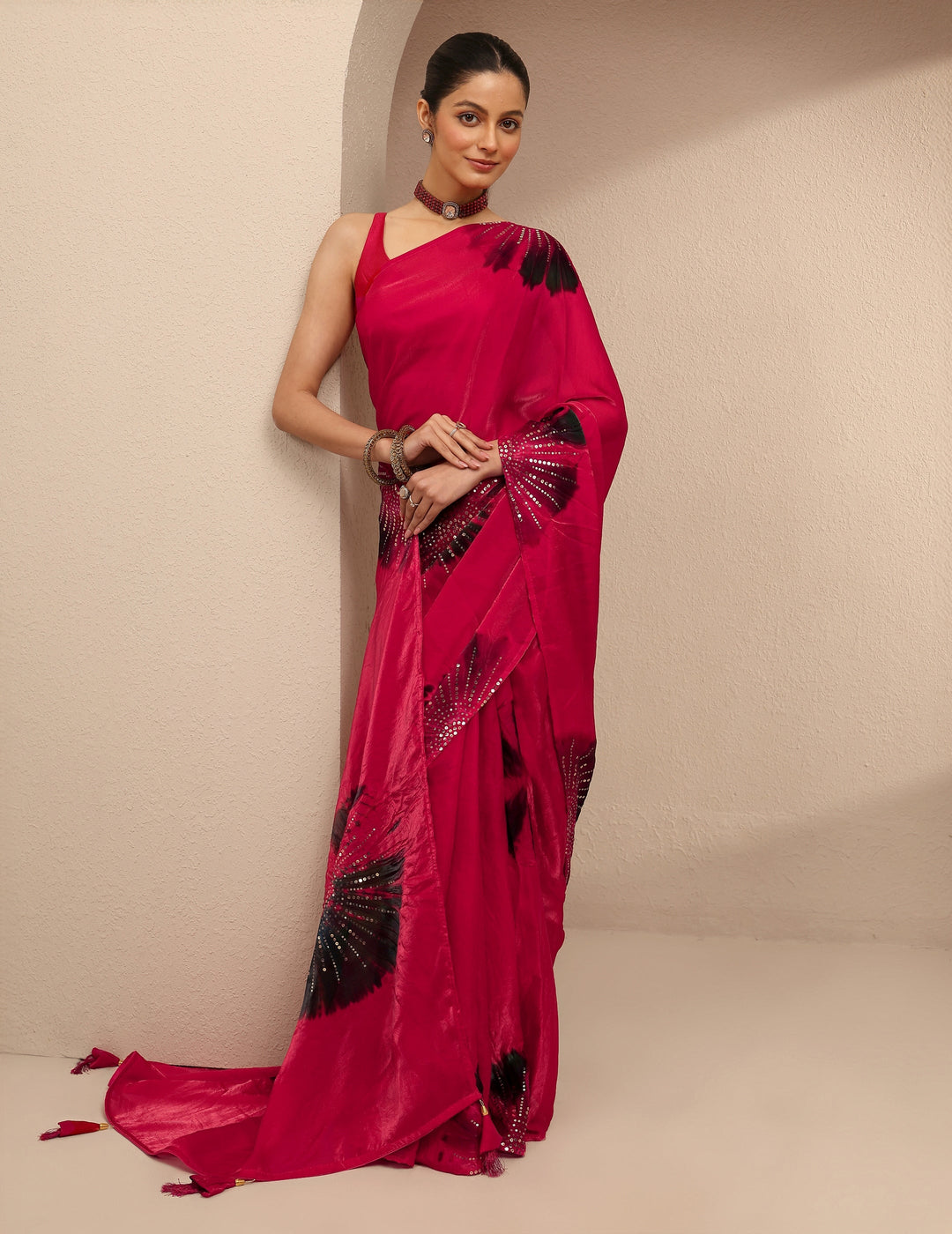  Red Geometric Embellished Silk Blend Saree With Unstitched Blouse Piece 