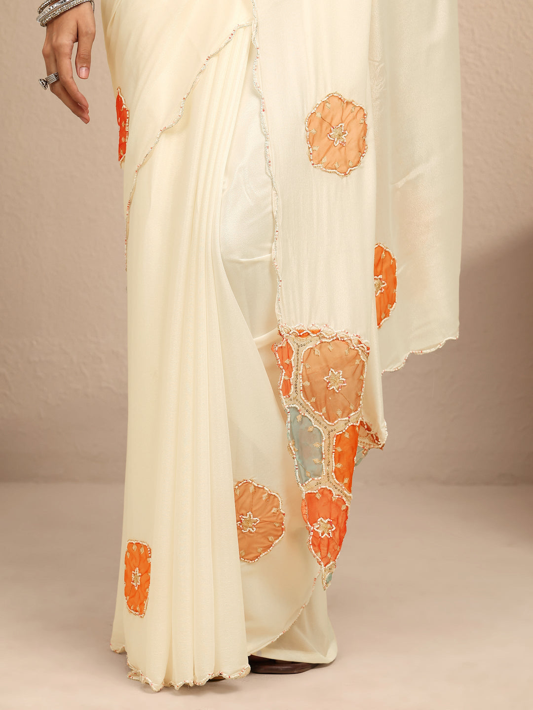  White Geometric Embellished Silk Blend Saree With Unstitched Blouse Piece 