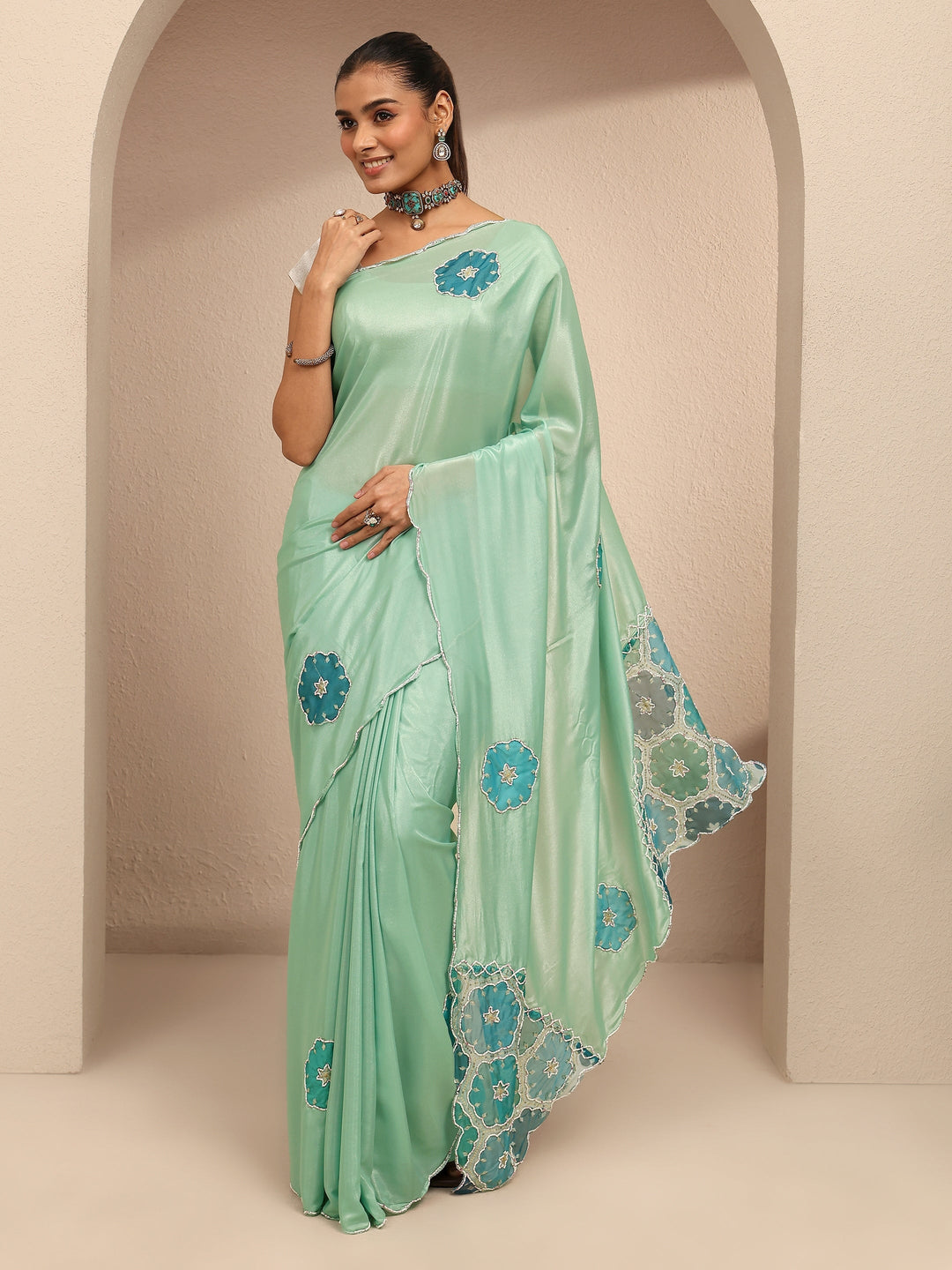  Green Geometric Embellished Silk Blend Saree With Unstitched Blouse Piece 
