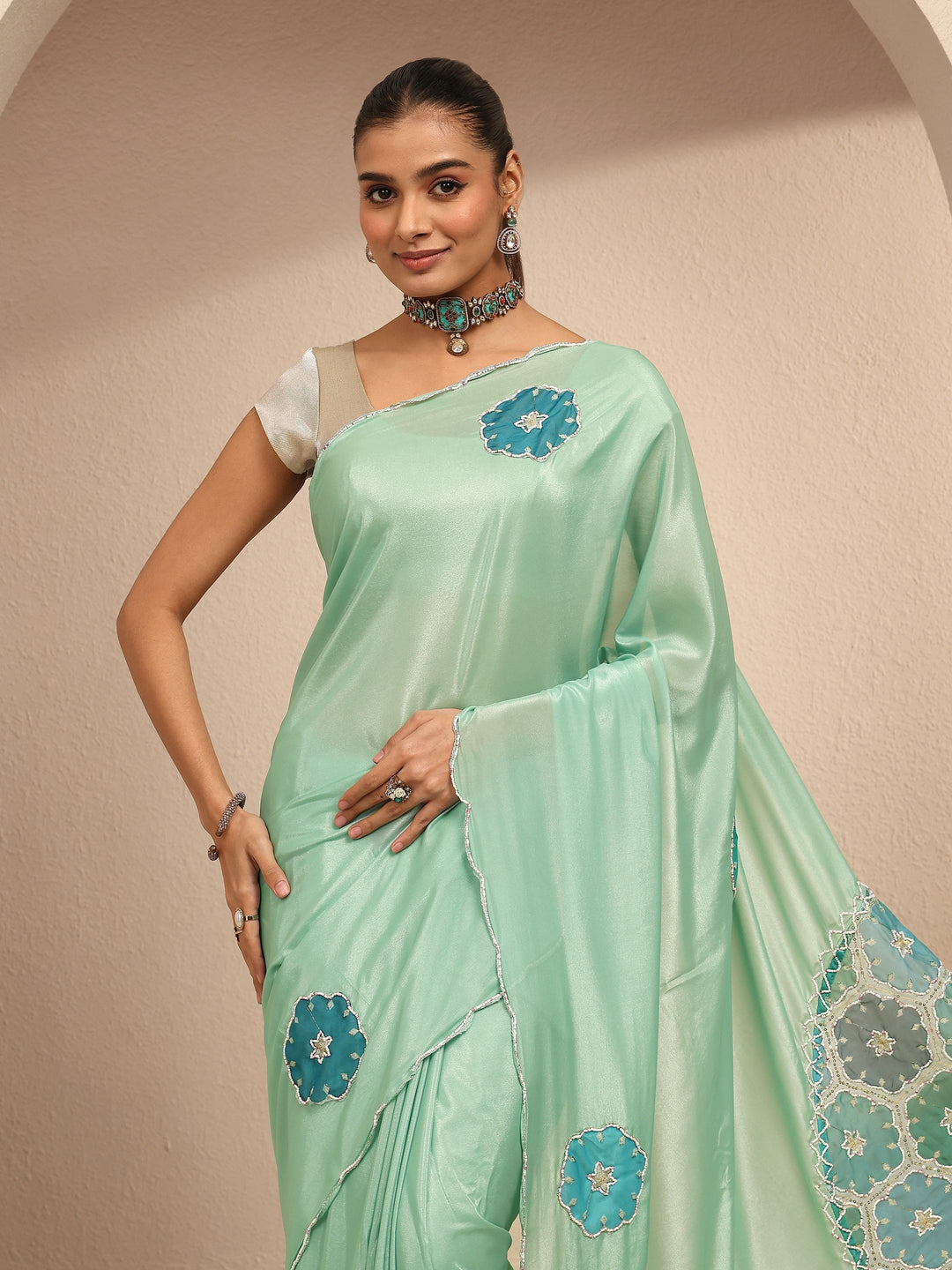  Green Geometric Embellished Silk Blend Saree With Unstitched Blouse Piece 
