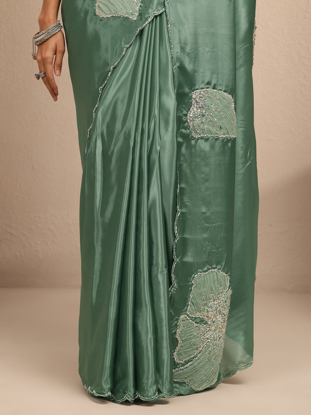  Green Embellished Silk Blend Saree With Unstitched Blouse Piece 