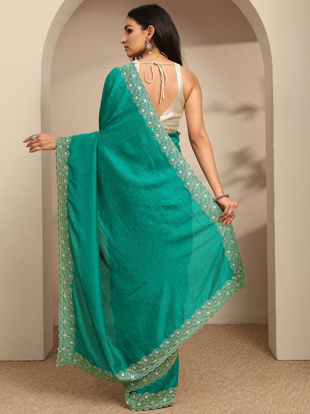  Green Embellished Silk Blend Saree With Unstitched Blouse Piece 