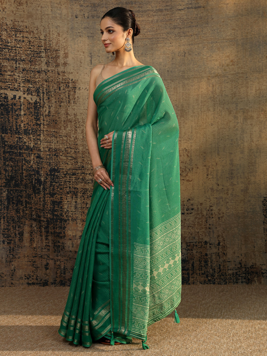  Green Embellished Silk Blend Saree With Unstitched Blouse Piece 
