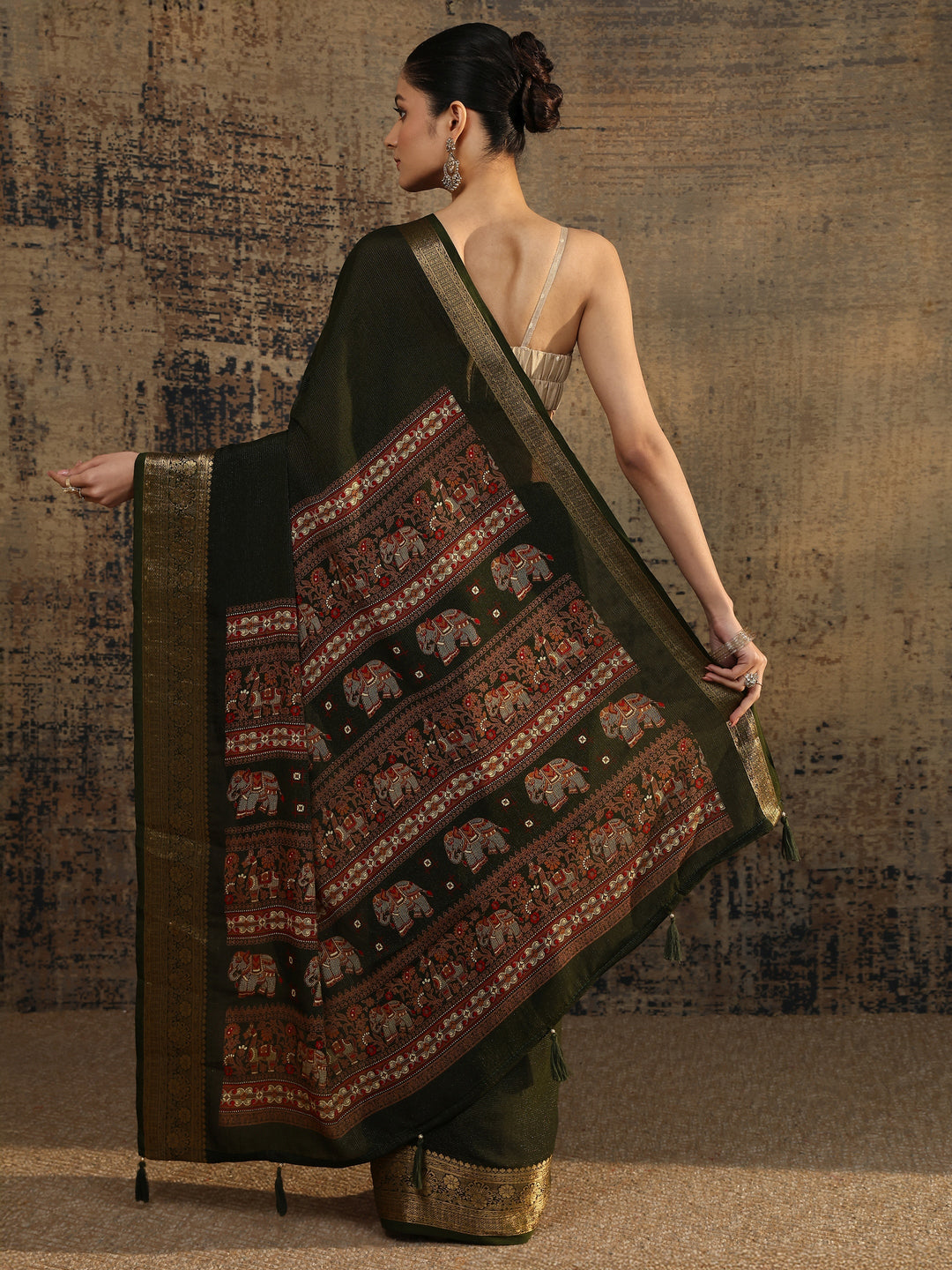  Green Solid Silk Blend Saree With Unstitched Blouse Piece 