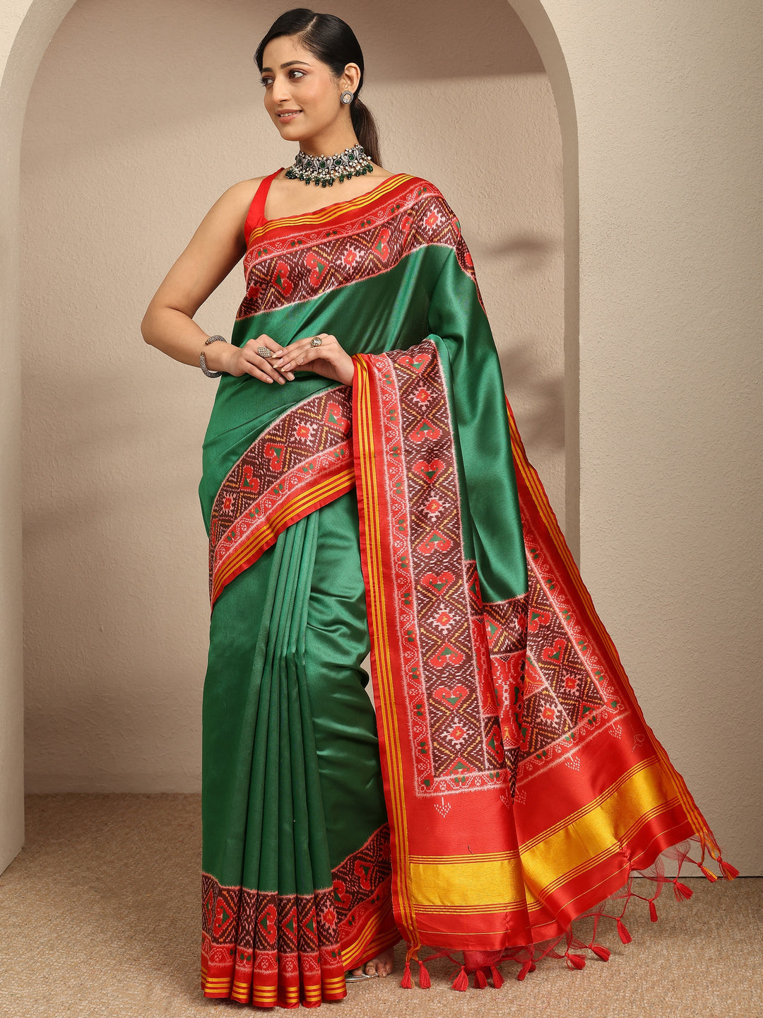  Green Solid Silk Saree With Unstitched Blouse Piece 