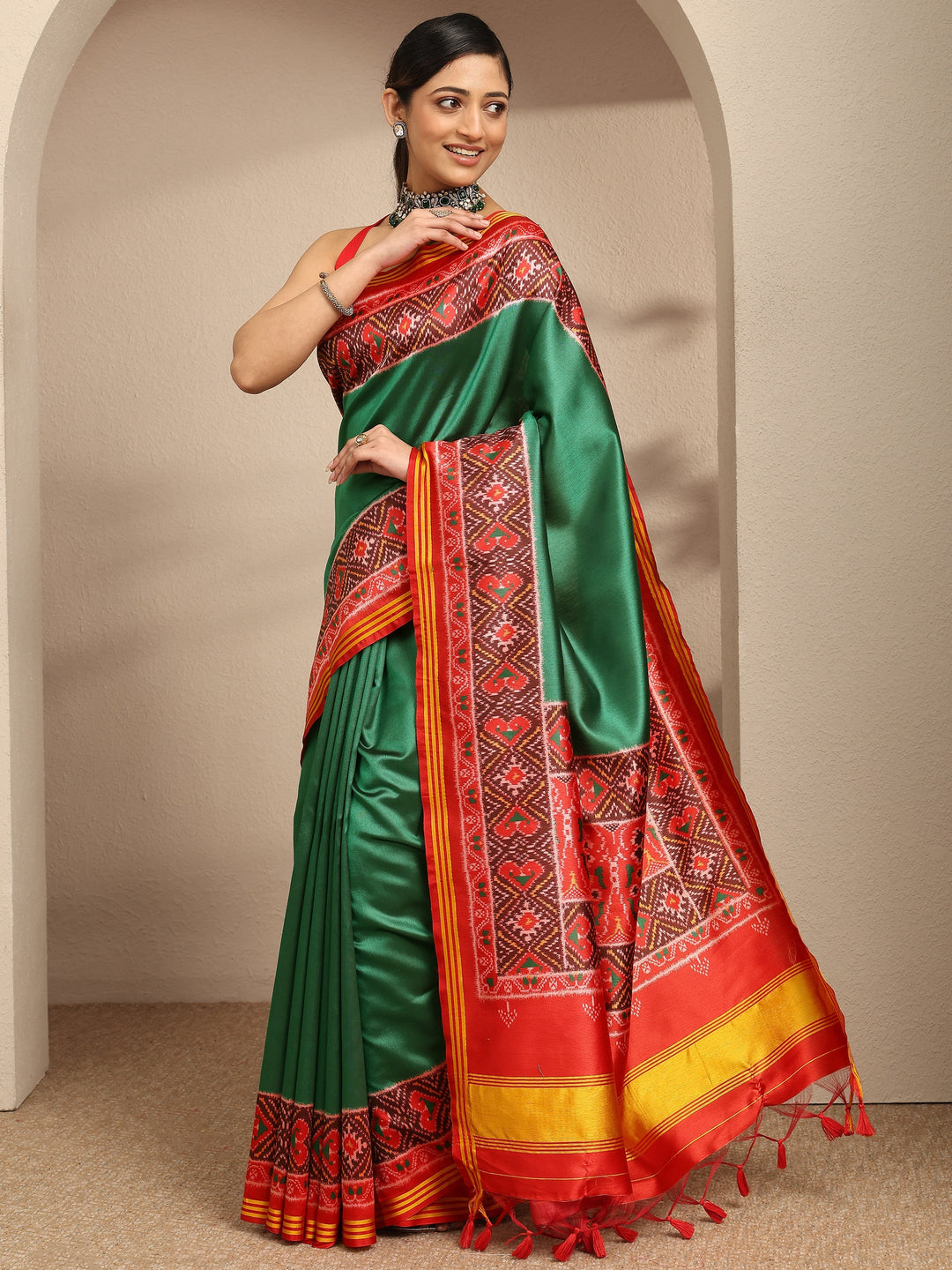  Green Solid Silk Saree With Unstitched Blouse Piece 