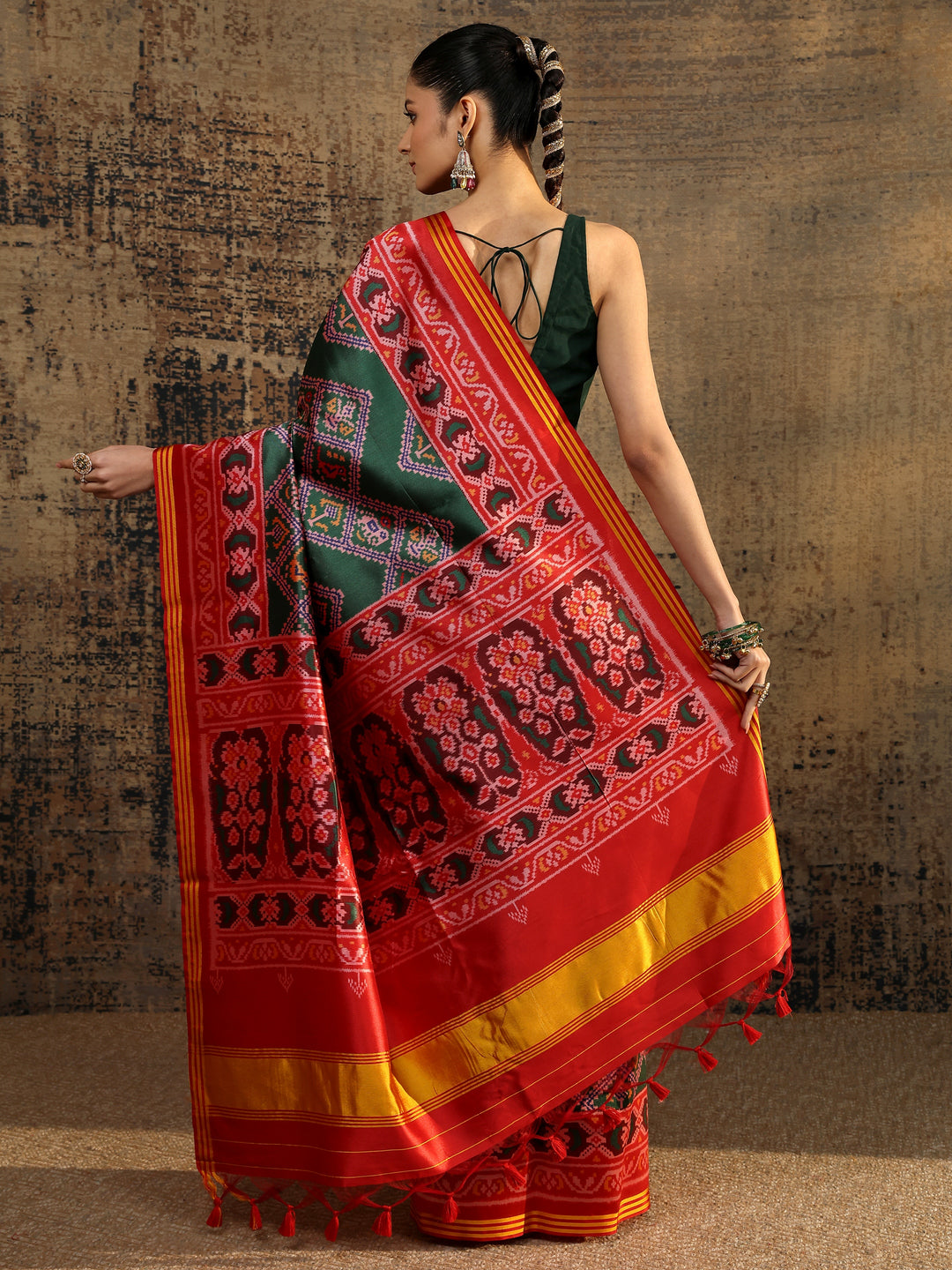  Green Printed Silk Saree With Unstitched Blouse Piece 