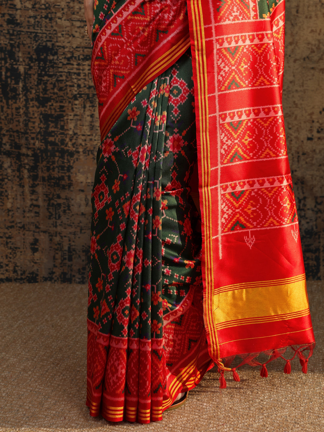  Green Printed Silk Saree With Unstitched Blouse Piece 