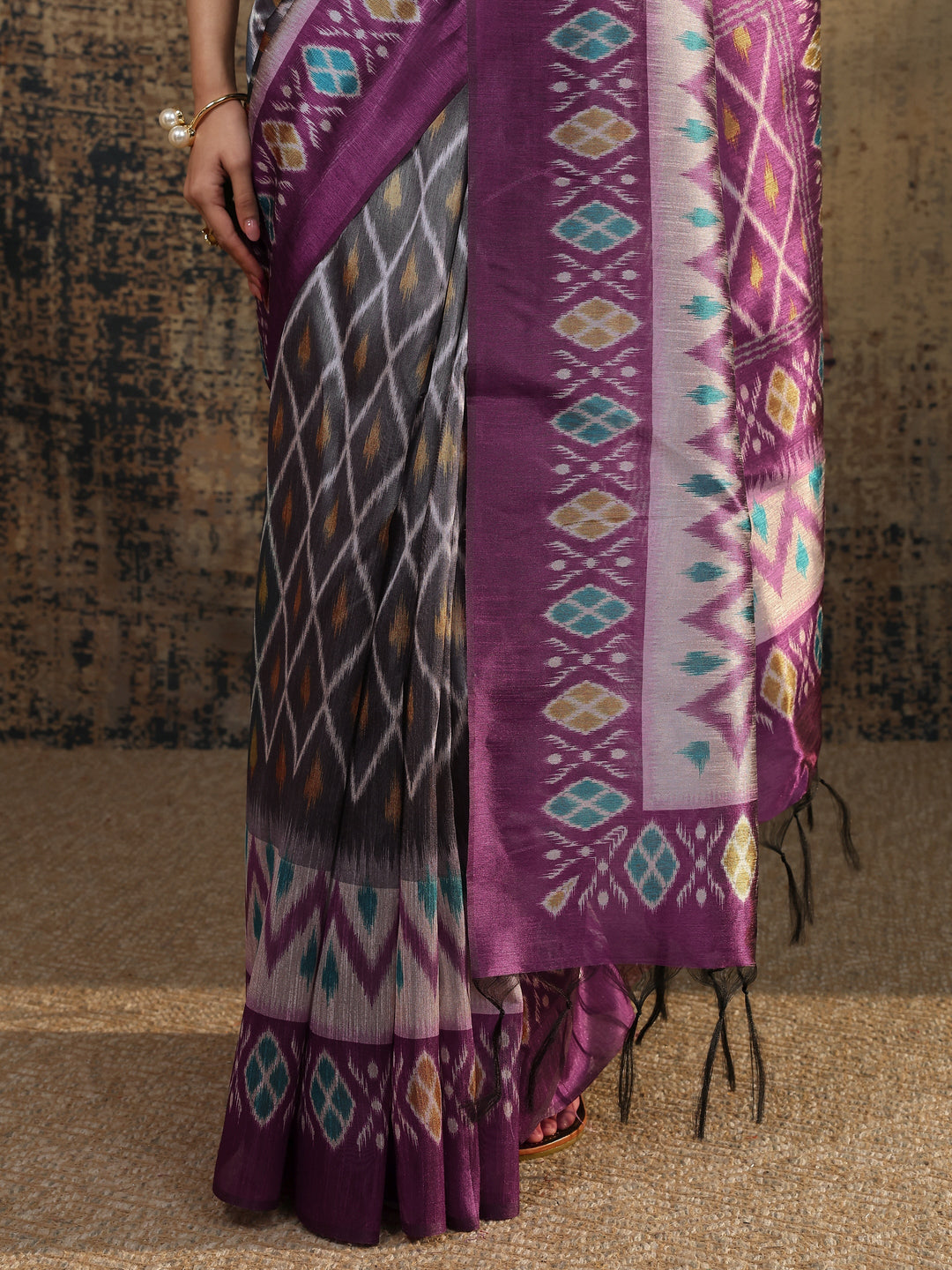  Grey Printed Silk Saree With Unstitched Blouse Piece 