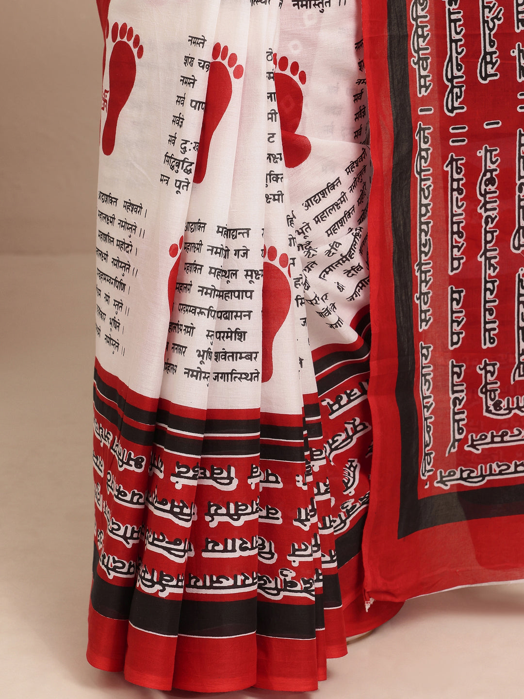  Red Printed Cotton Saree With Unstitched Blouse Piece 