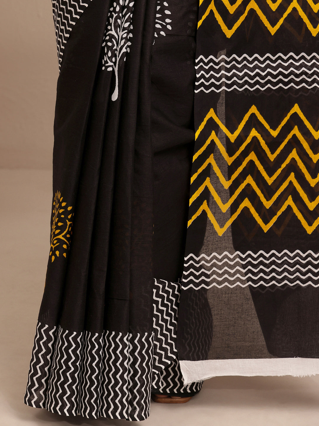  Black Printed Cotton Saree With Unstitched Blouse Piece 